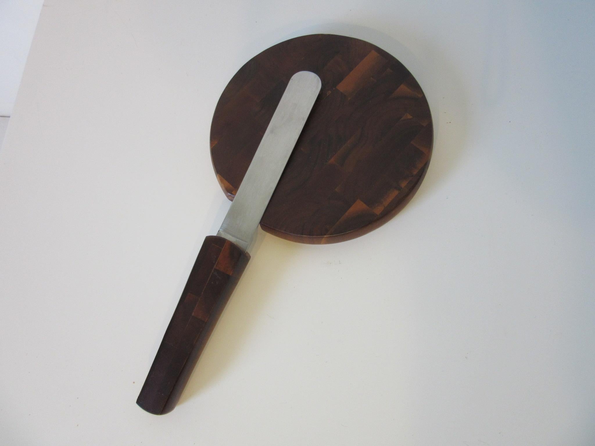 Dansk Rosewood Cheese Board with Knife by Jen Quistgaard Denmark In Good Condition In Cincinnati, OH