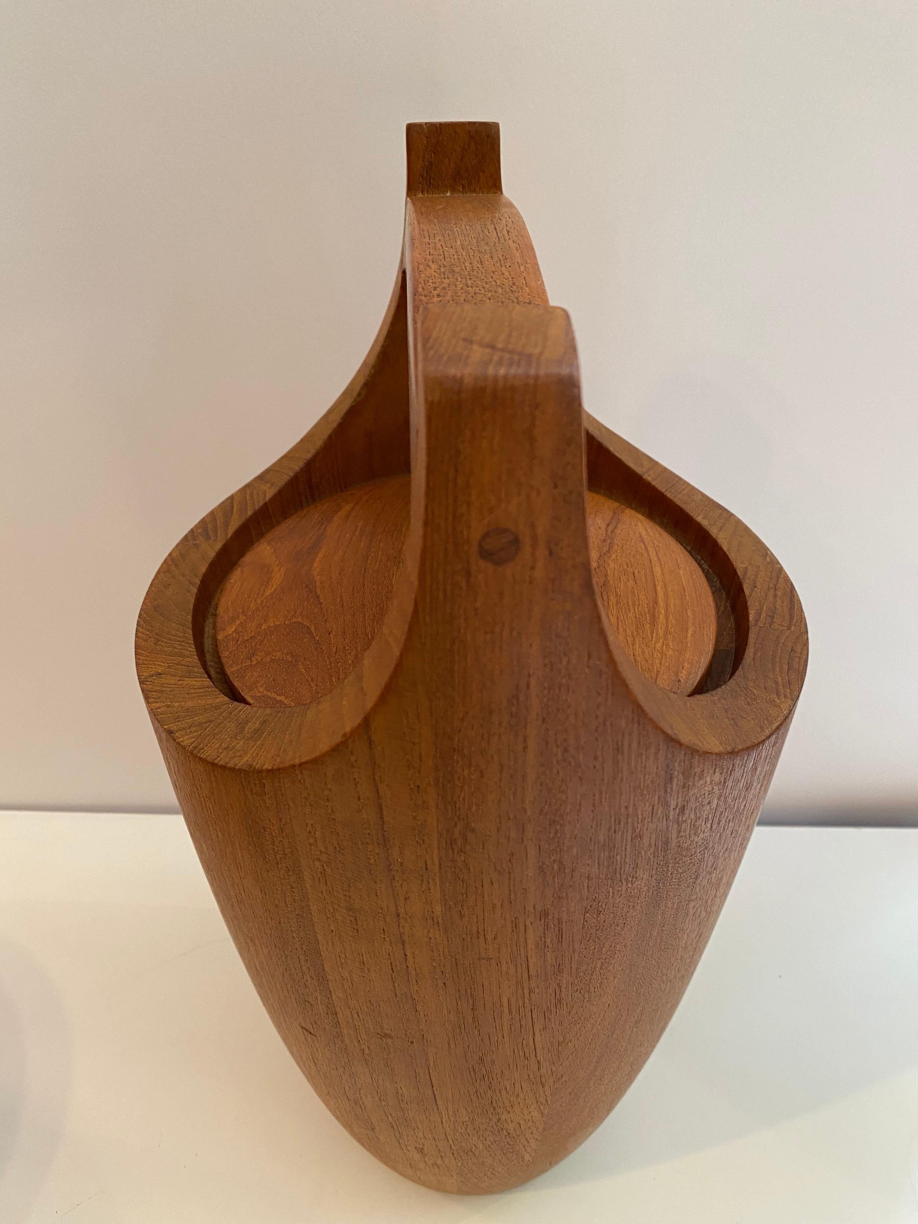 Classic Dansk teak ice bucket, tall with a handle for ease of carrying. Probably one of the most famous and best designed ice bucket out there!