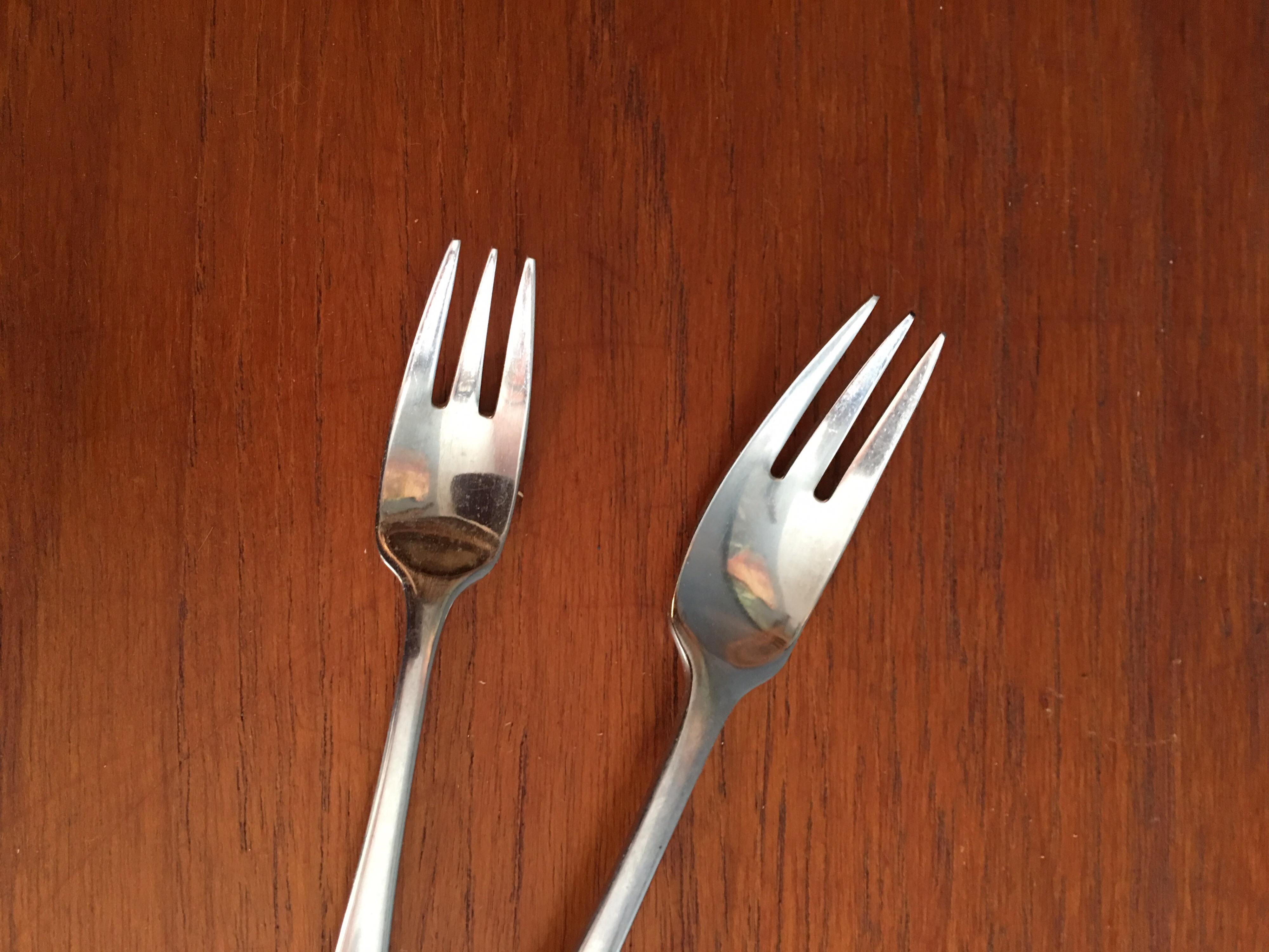 Nice large set of Dansk variation 5. Service for 10 with 12 teaspoons. Finished in a satin finish. Shows some wear, but no disposal damage or discoloration. Nice weight to pieces!