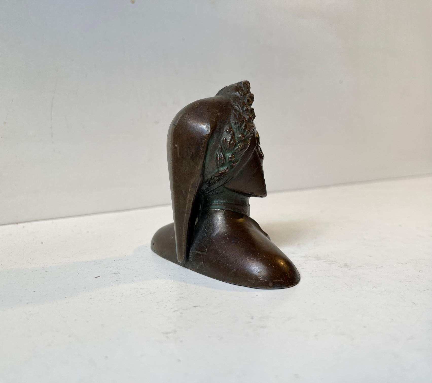Dante Alighieri Small Bronze Bust, Grand Tour 19th Century In Good Condition For Sale In Esbjerg, DK