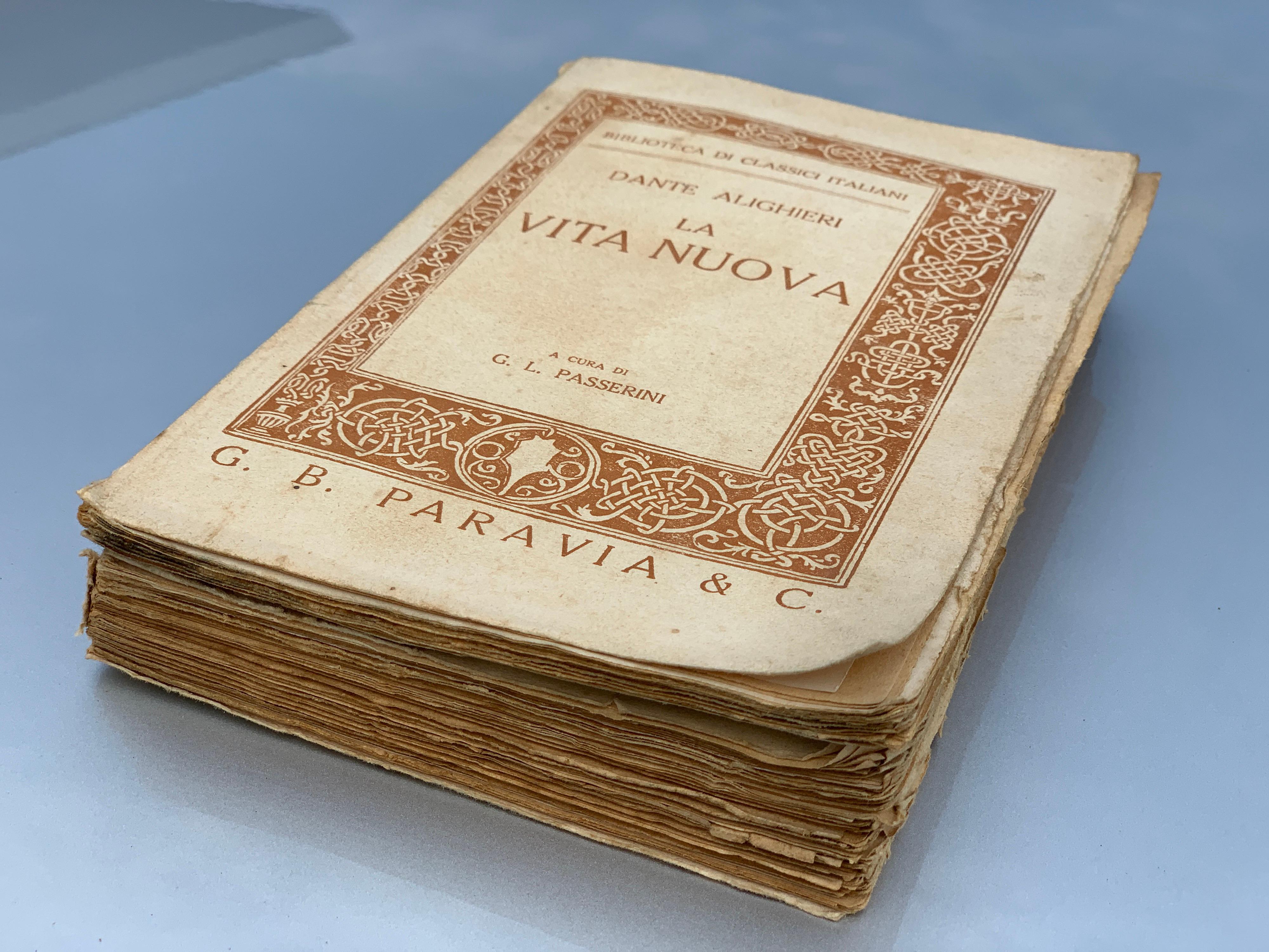 Library of Italian classics Italian library volume of Italian classics. Edited by Giuseppe Rua. With a short essay of narrations and ballads and with four illustrations of the time. For use by schools.
At the front door portrait of Giovanni