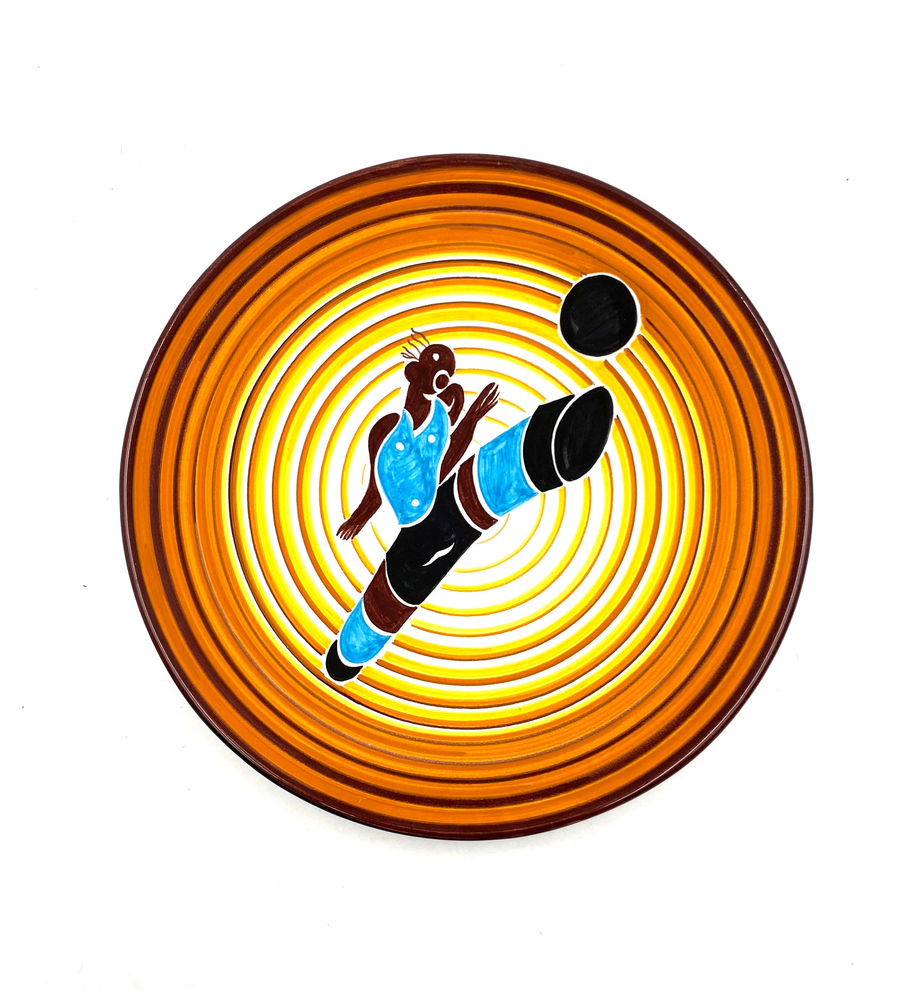 Assiette futuriste « Soccer player » de Dante Baldelli, reproduite par Fictilia, Italie 70 en vente 6