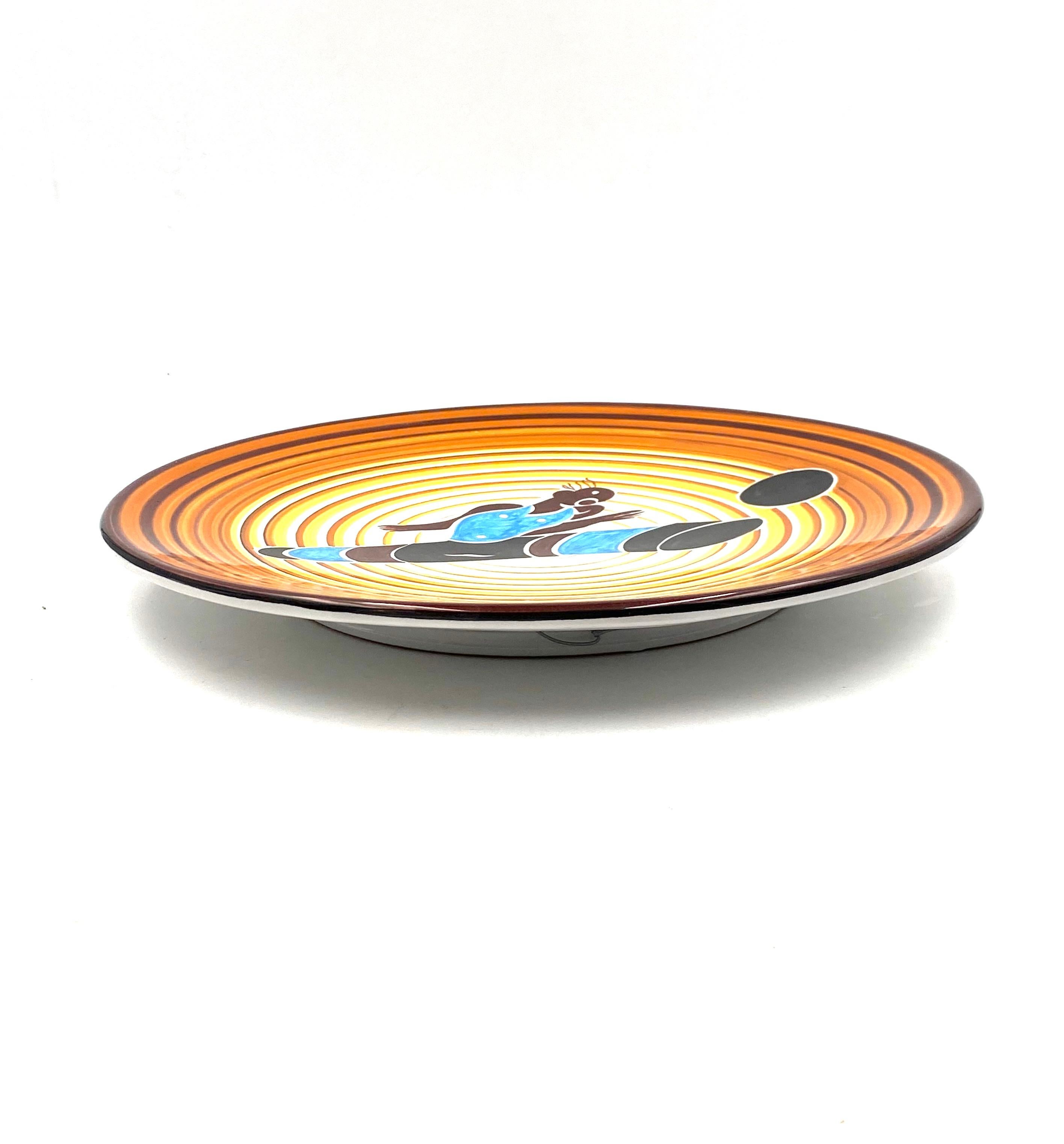 Assiette futuriste « Soccer player » de Dante Baldelli, reproduite par Fictilia, Italie 70 en vente 1
