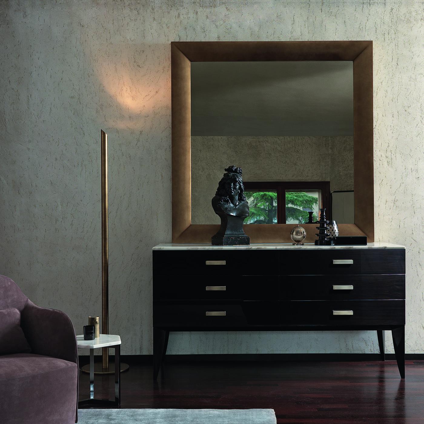 A remarkably elegant accessory, the Dante double 6-drawer dresser has a structure in plywood covered in a dark walnut veneer with a brushed gloss ebony finish. Featuring practical drawers that are fully lined and on soft metal runners, it is