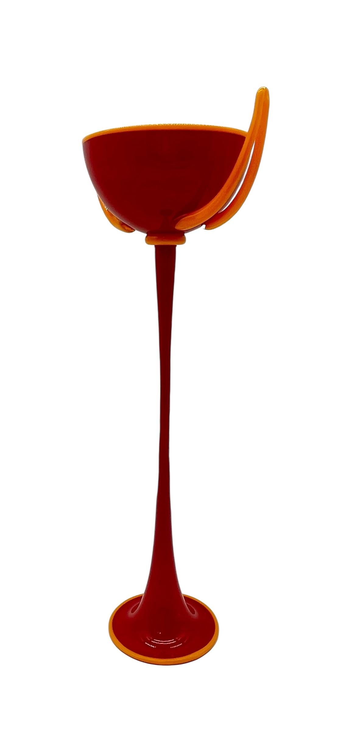 Dante Marioni Jarrón cáliz de cristal soplado a mano rojo y amarillo Firmado 2004 Moderno de mediados de siglo en venta