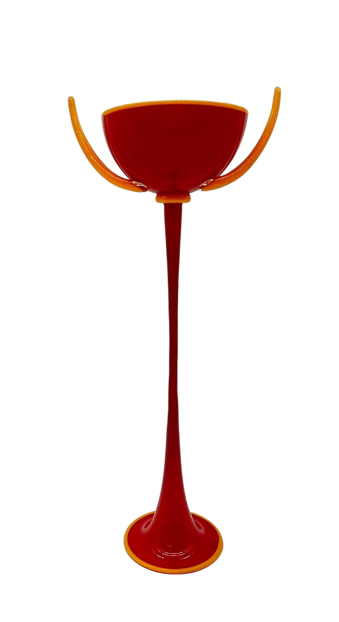 Dante Marioni Jarrón cáliz de cristal soplado a mano rojo y amarillo Firmado 2004 Italiano en venta