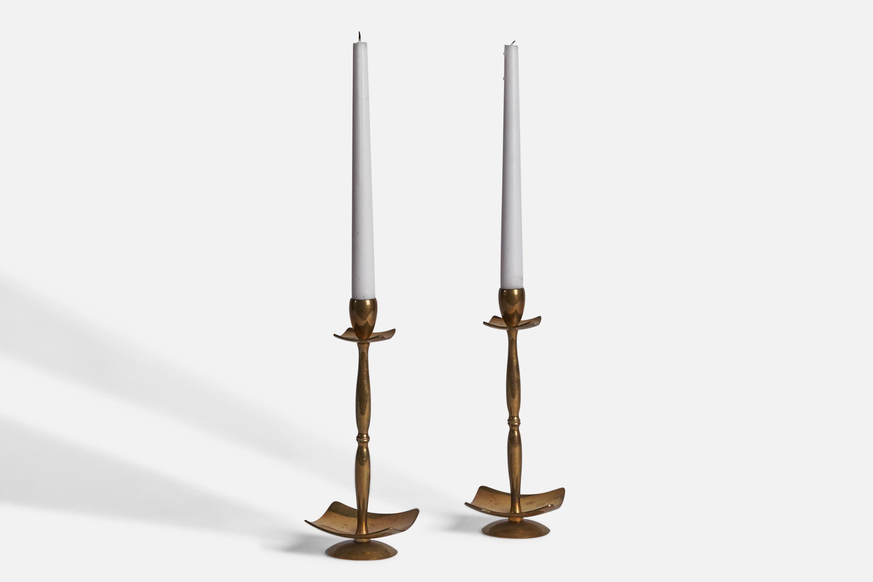 A pair of brass candlesticks designed and produced by Dantorp, Denmark, 1950s.

Fits 0.75” & 0.45” diameter candles