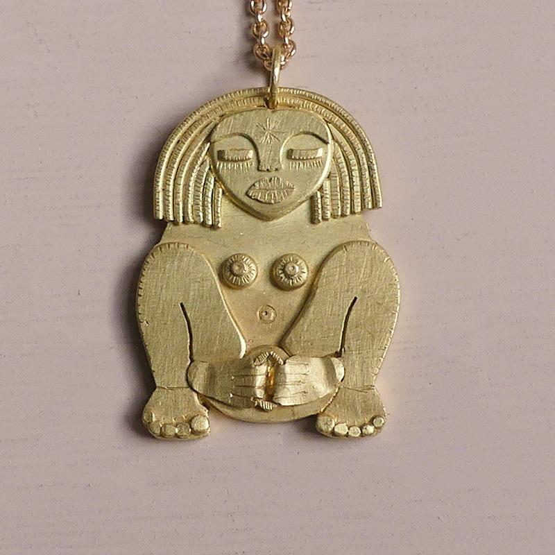 Artisan Danu The Shell-Na-Gig Amulet 18ct Fairmined Gold For Sale