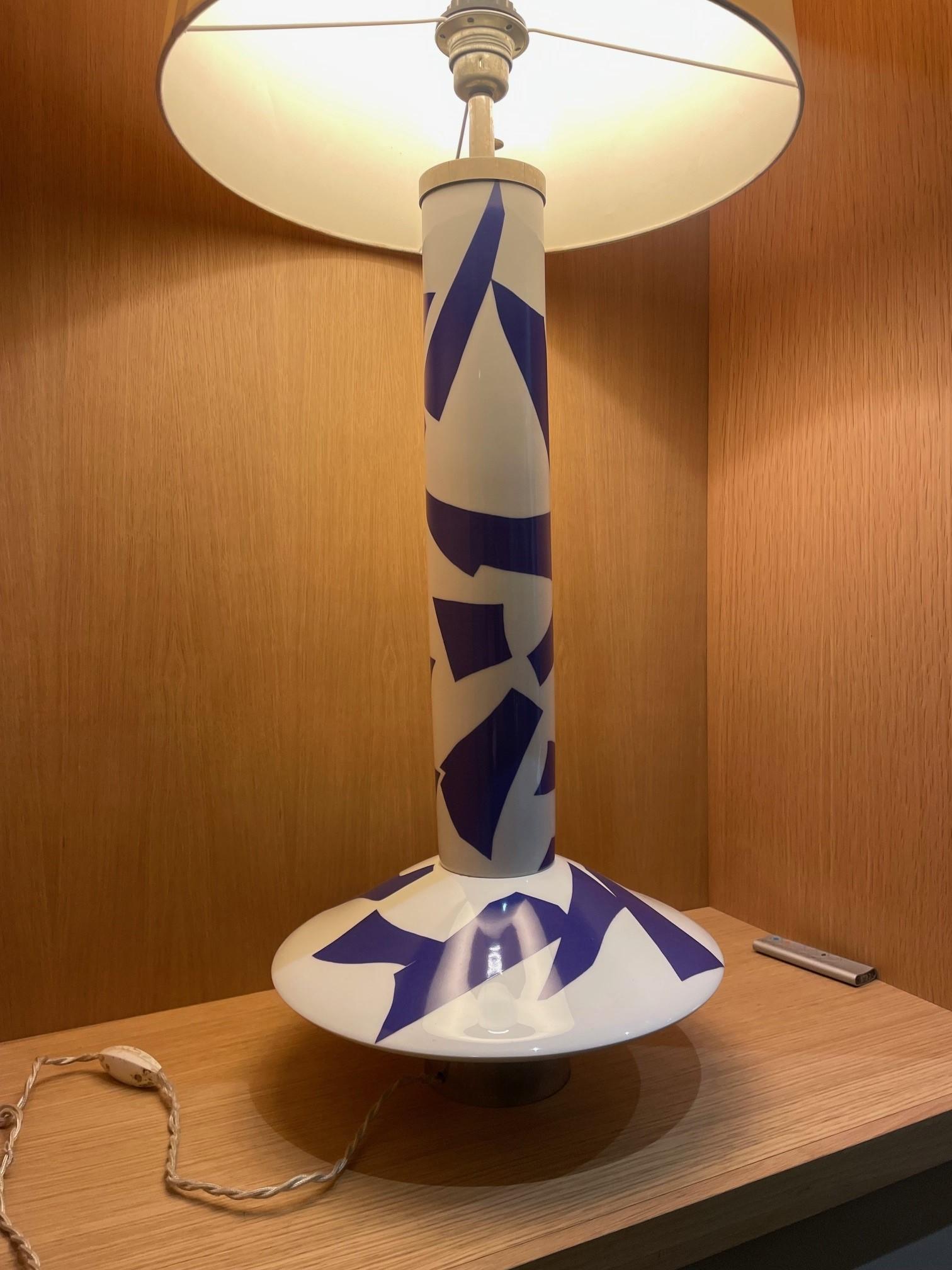 Lampe Danube par Alicia Penalba, modèle original, 1970
Porcelaine émaillée 
Modèle créé dans les années 1970
Signé A. Penalba et numéroté 76/900
Édité par Artcurial Paris, édition limitée à 900 exemplaires
