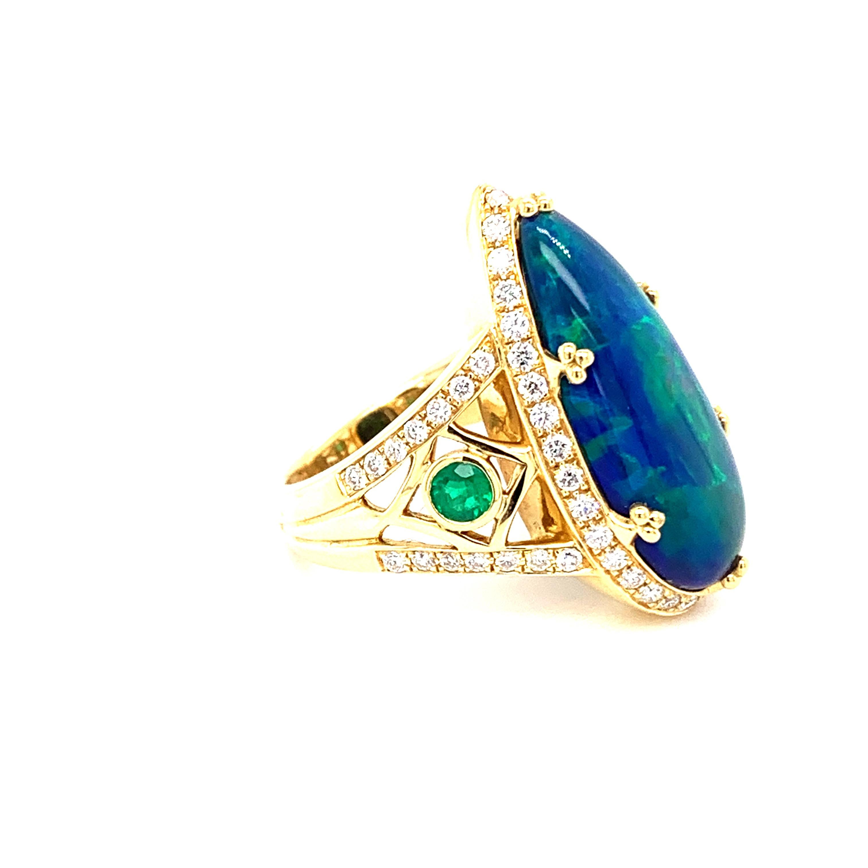 Verlobungsring aus äthiopischem Opal mit 6,42 Karat Diamant und Smaragd von Danuta (Moderne)