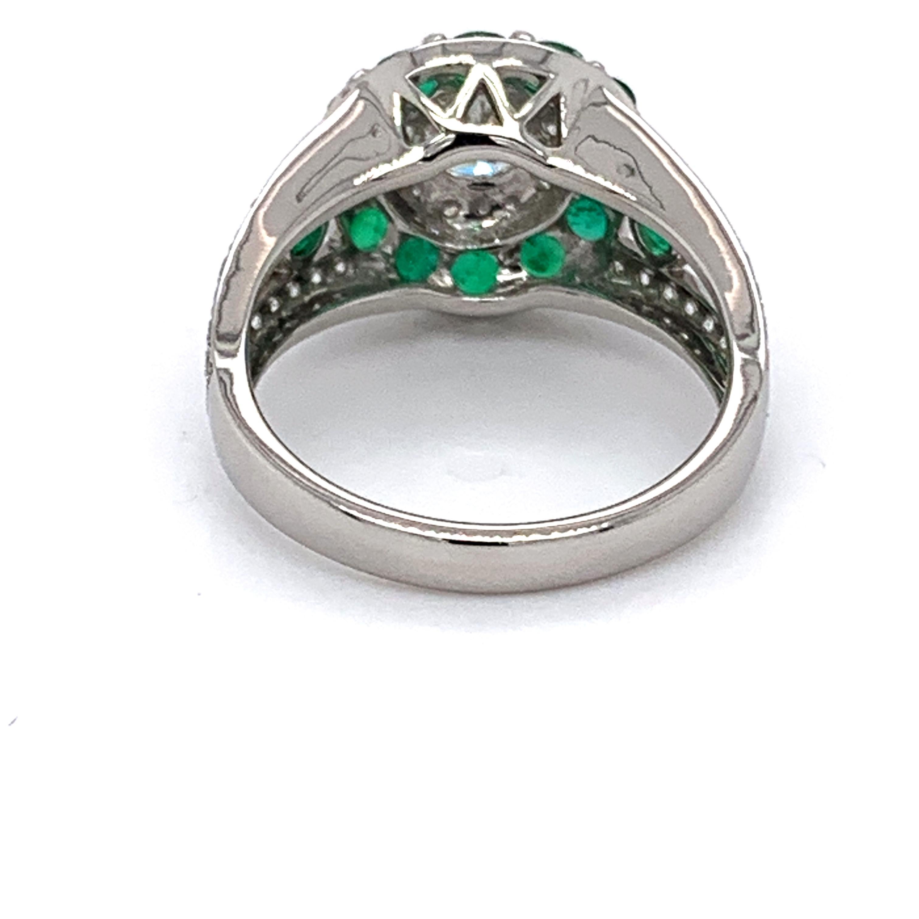 Danuta Einzigartiger Platin-Diamant-Smaragd-Verlobungsring (Rundschliff) im Angebot