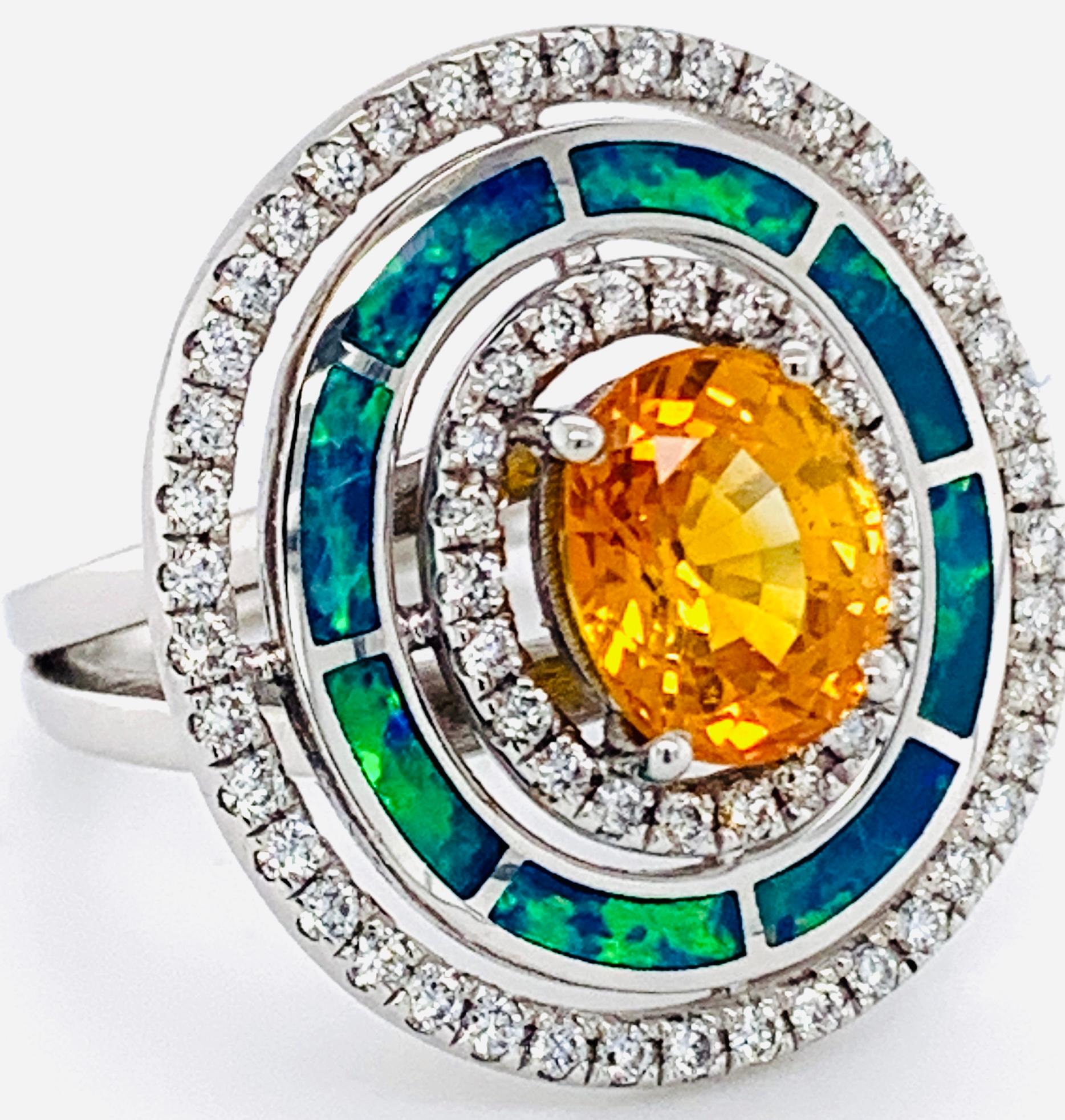 Danuta 2,5 Karat Oval Gelber Saphir Ring umgeben von Inlay Natural Australian Opal und Pave Diamanten 1 Karat FG Farbe VVS Klarheit