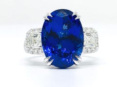18 Karat Gold 10.28 Carat Tanzanite and 1.21 Carat Diamonds Ring