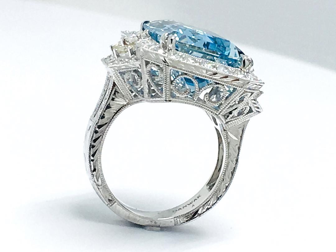 Women's 18 Karat Gold 13.22 Carat Aquamarine and 1.70 Carat Diamond Ring For Sale