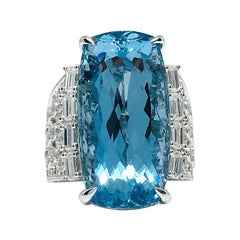 18K Gold 20.98 Carat Aquamarine and 1.31 Carat Diamond Ring