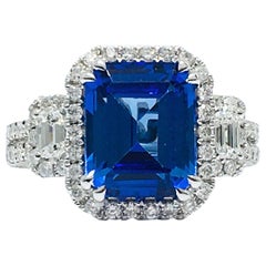 18 Karat Gold 4.44 Carat Tanzanite 
0.90 Carat Diamonds Ring