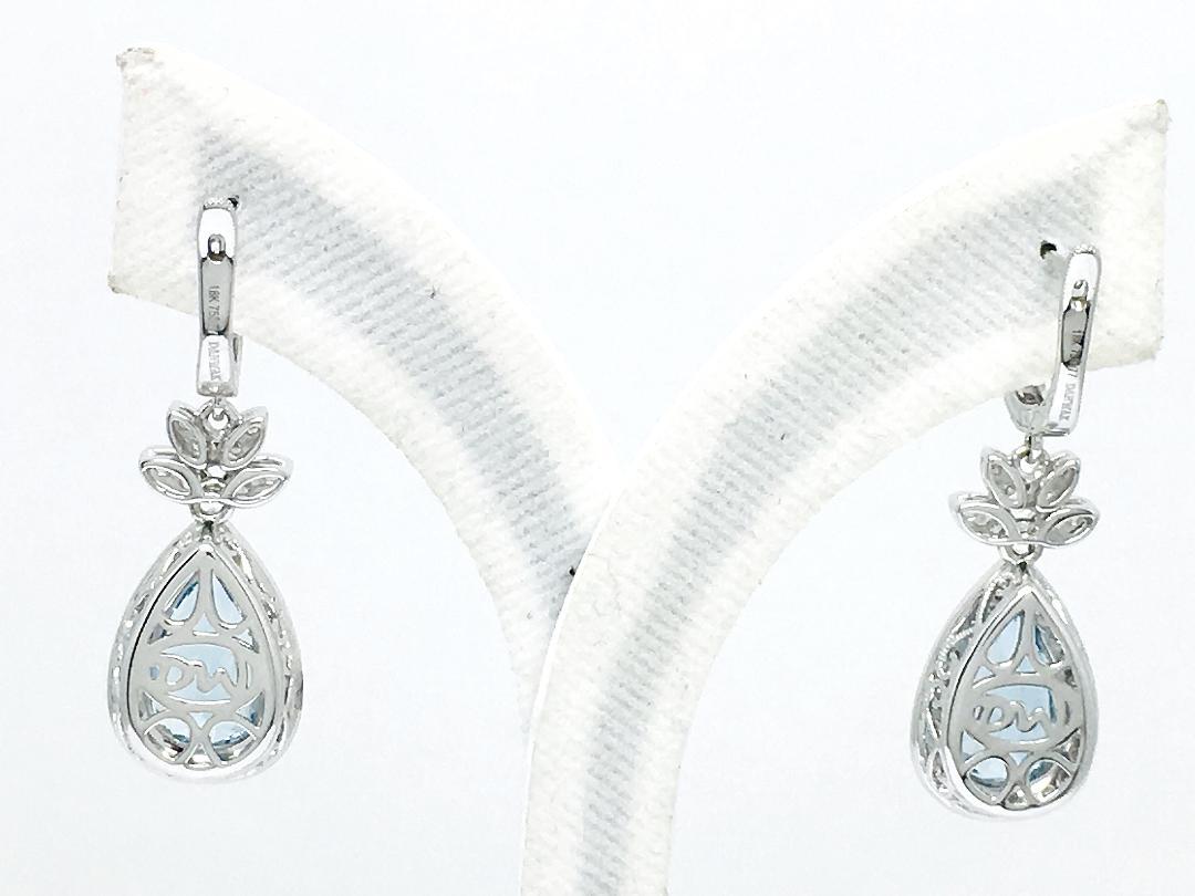 18 Karat Gold 4.96 Carat Aquamarine and 0.85 Carat Diamond Earrings In New Condition For Sale In New York, NY