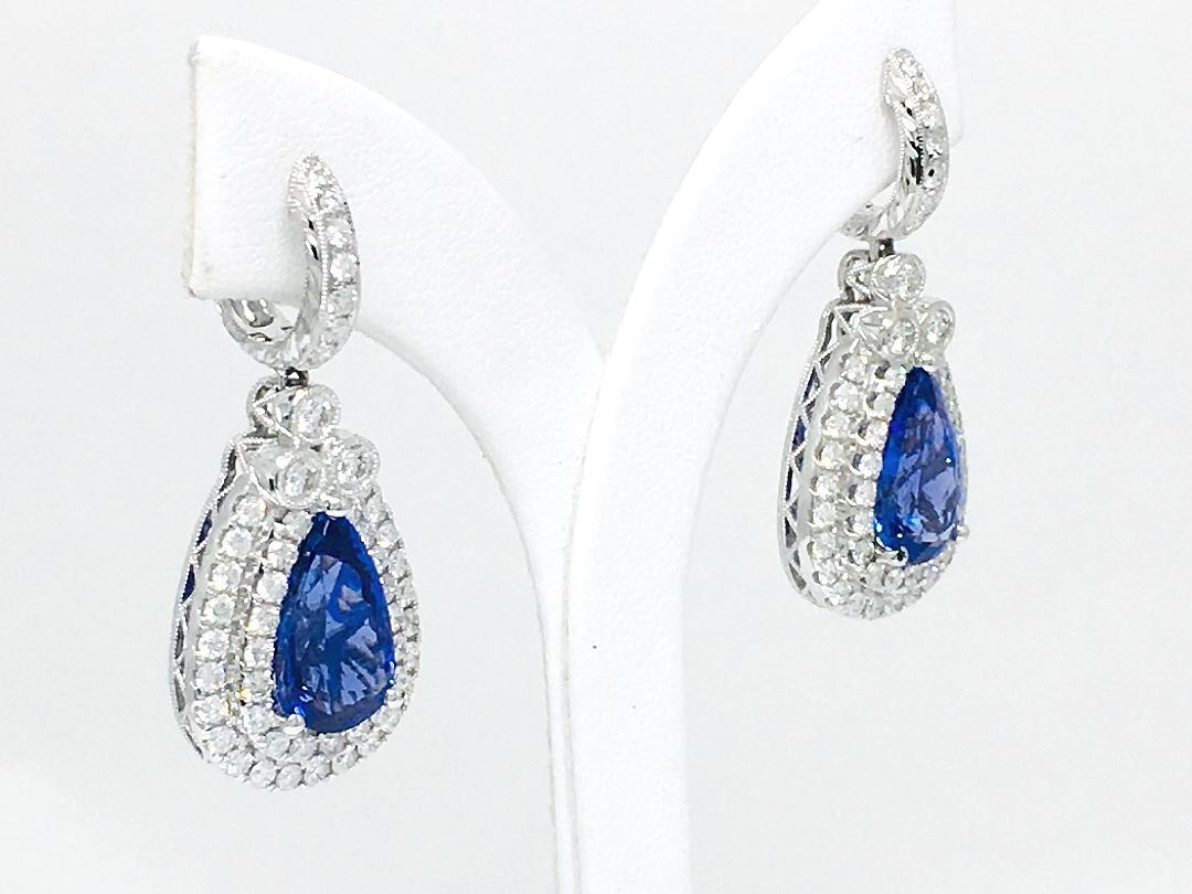 18 Karat Gold 8.22 Carat AAAA Color Tanzanite and Diamond Earrings In New Condition For Sale In New York, NY