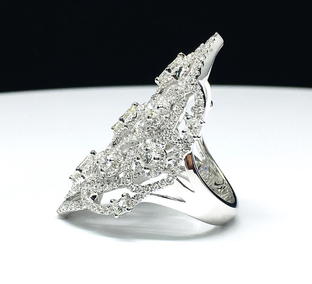 Women's or Men's 18 Karat White 13g Gold 3.80 Carat Diamond Ring For Sale