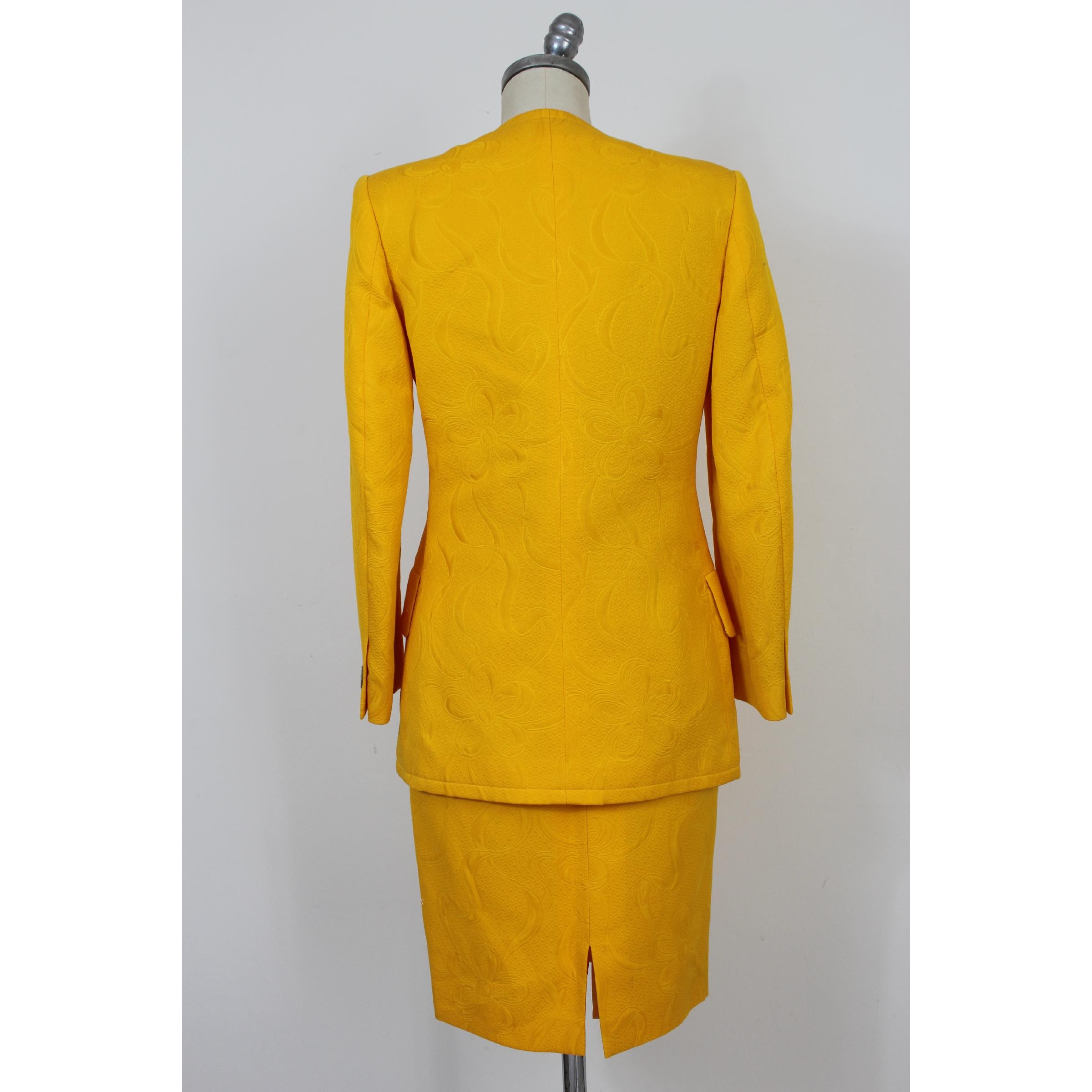 Vintage 70s skirt suit dress. Jacket and skirt, 100% cotton, yellow with damask type floral designs. Made in Italy. New with tag, there are some small spots due to time on the dress.

Size: 42 It 8 Us 10 Uk

Shoulder: 42 cm
Bust/Chest: 47 cm
Sleeve: