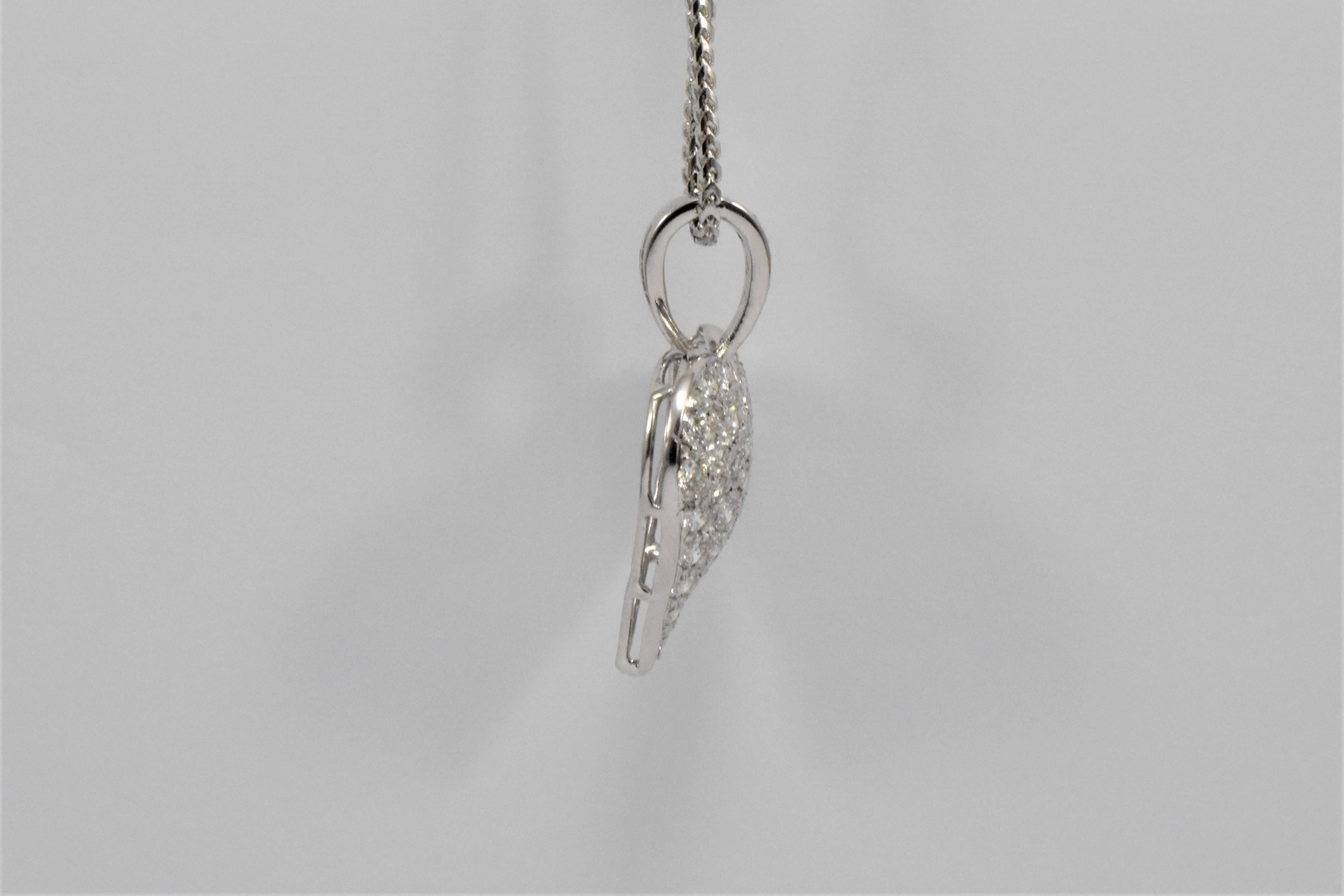 Daou Diamond 18K White Gold Full Heart Pendant Necklace In New Condition For Sale In London, EMEA - British Isles