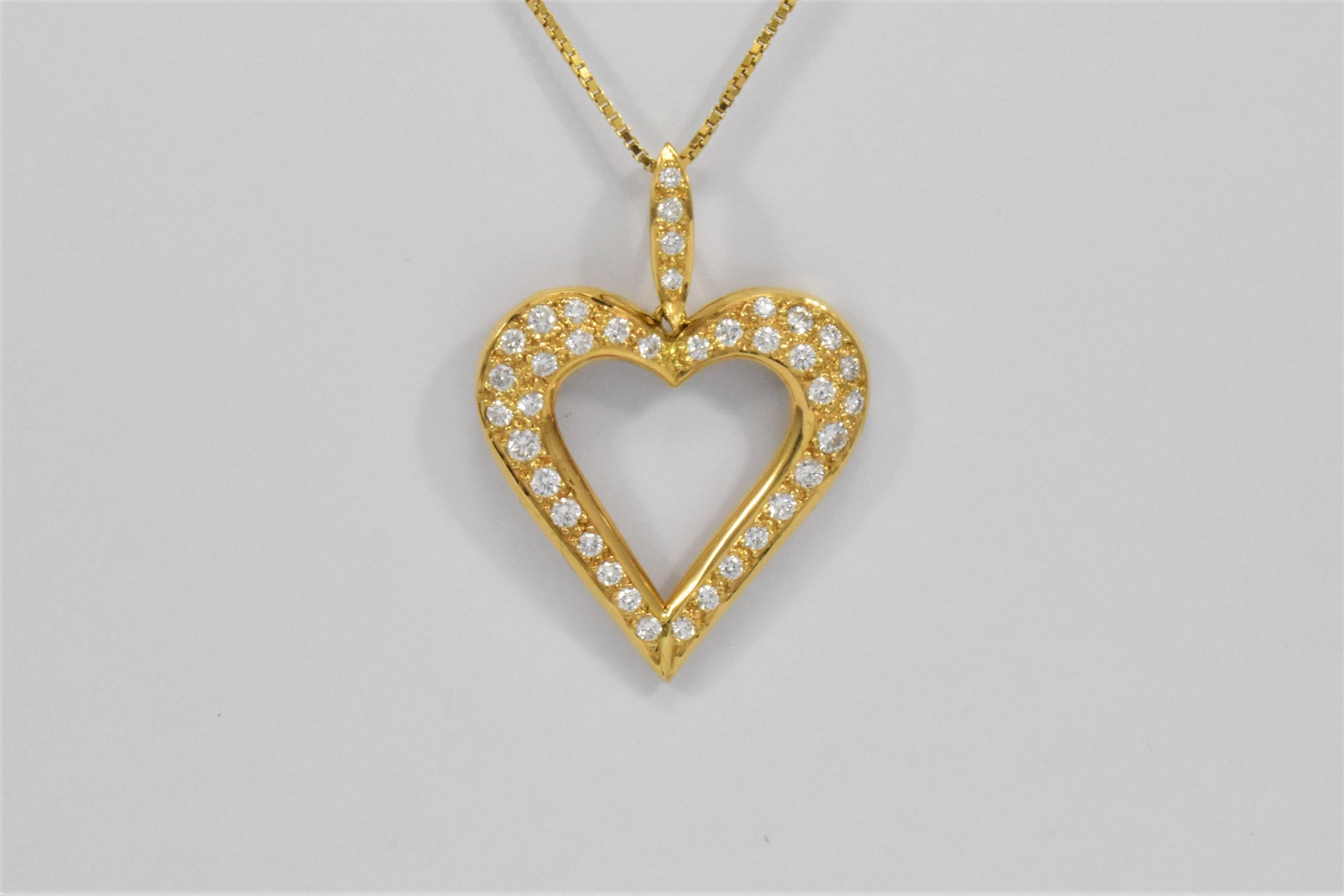 Daou Diamond and Yellow Gold Large Open Heart Pendant Necklace In New Condition For Sale In London, EMEA - British Isles