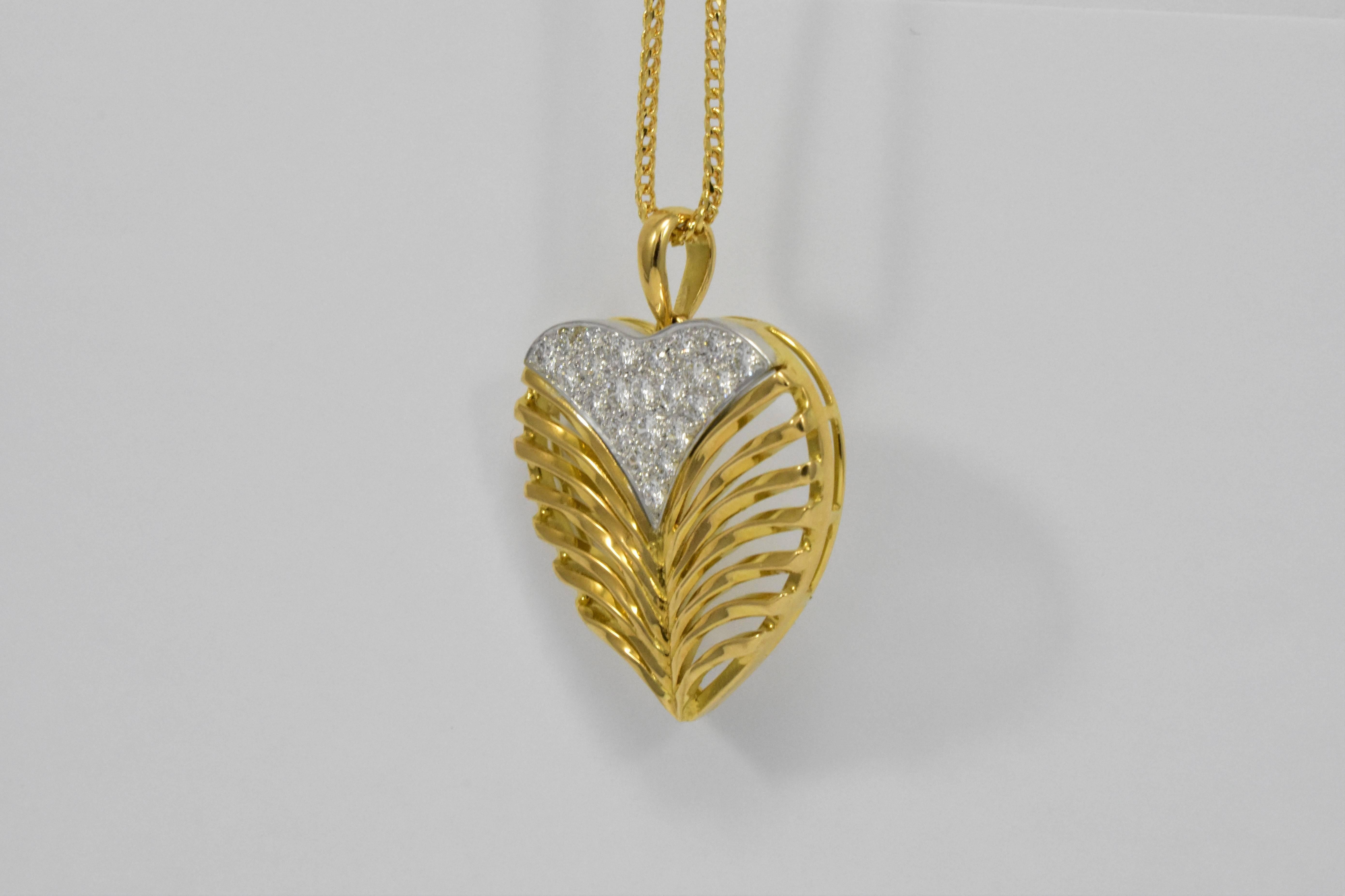 Daou Diamond, White & Yellow Gold Heart Pendant Necklace with Leaf Motif Detail For Sale 2