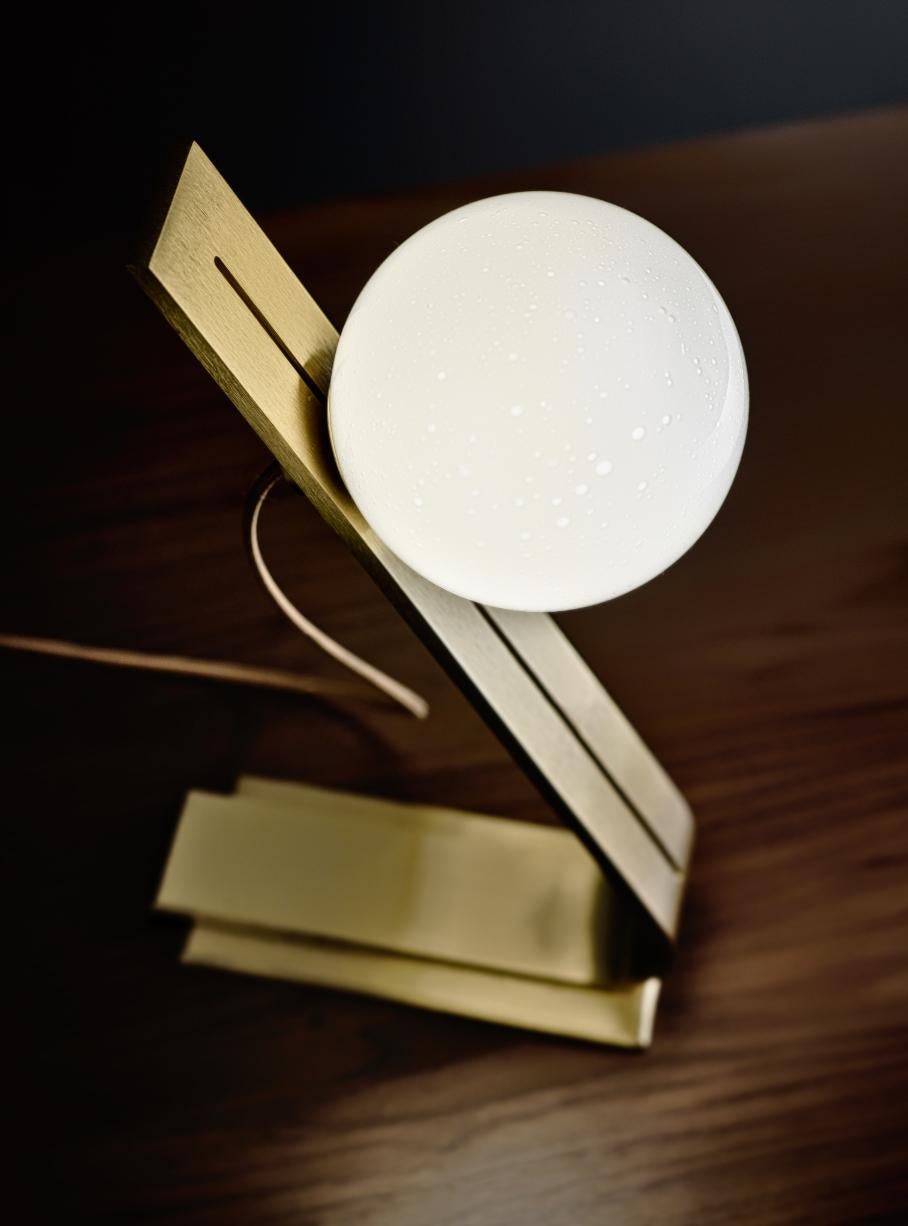 Moderne Lampe de bureau italienne en laiton Daphne par Esperia en vente