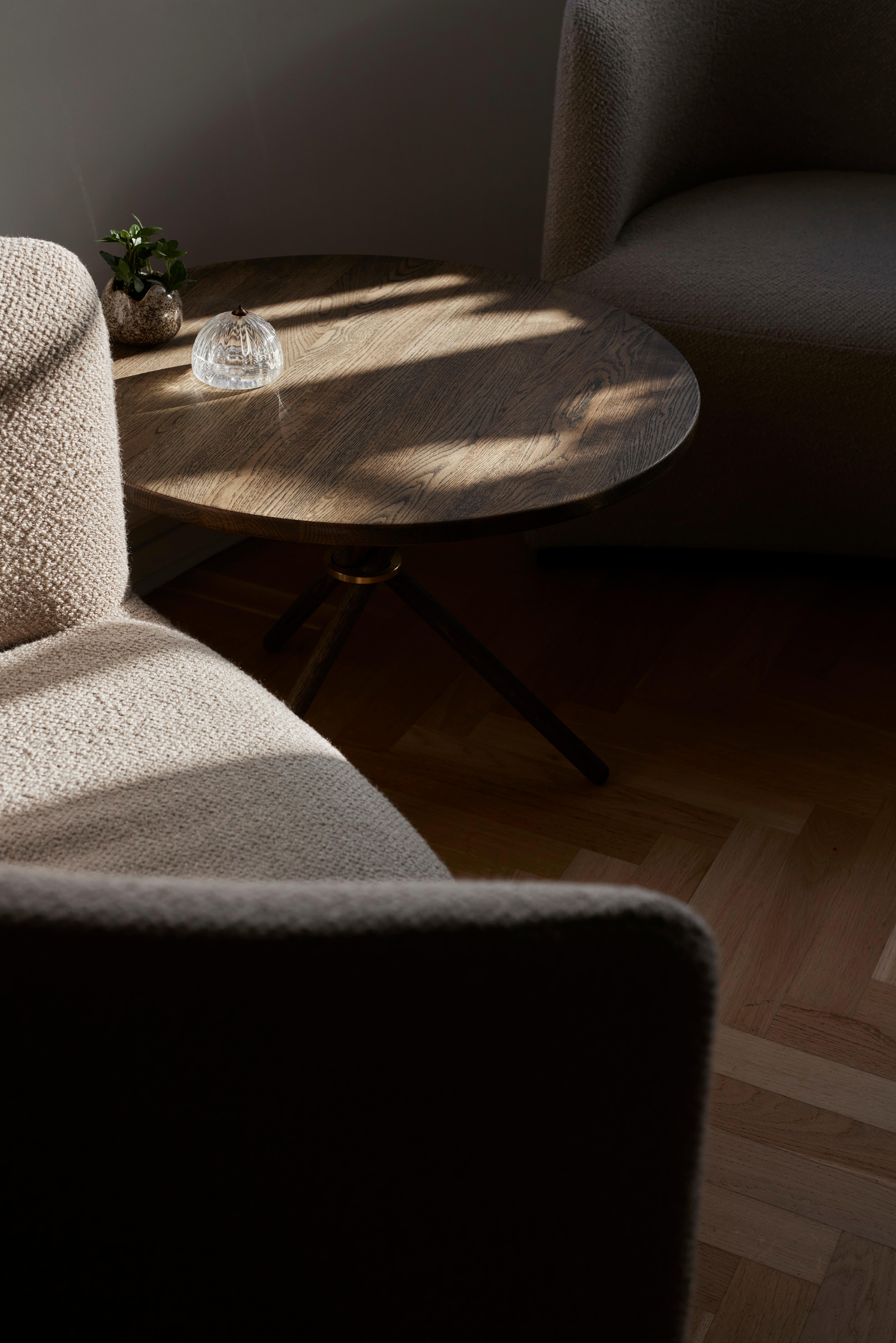 Mesa baja Daphne Roble Oscuro by Eberhart Furniture Dan�és en venta