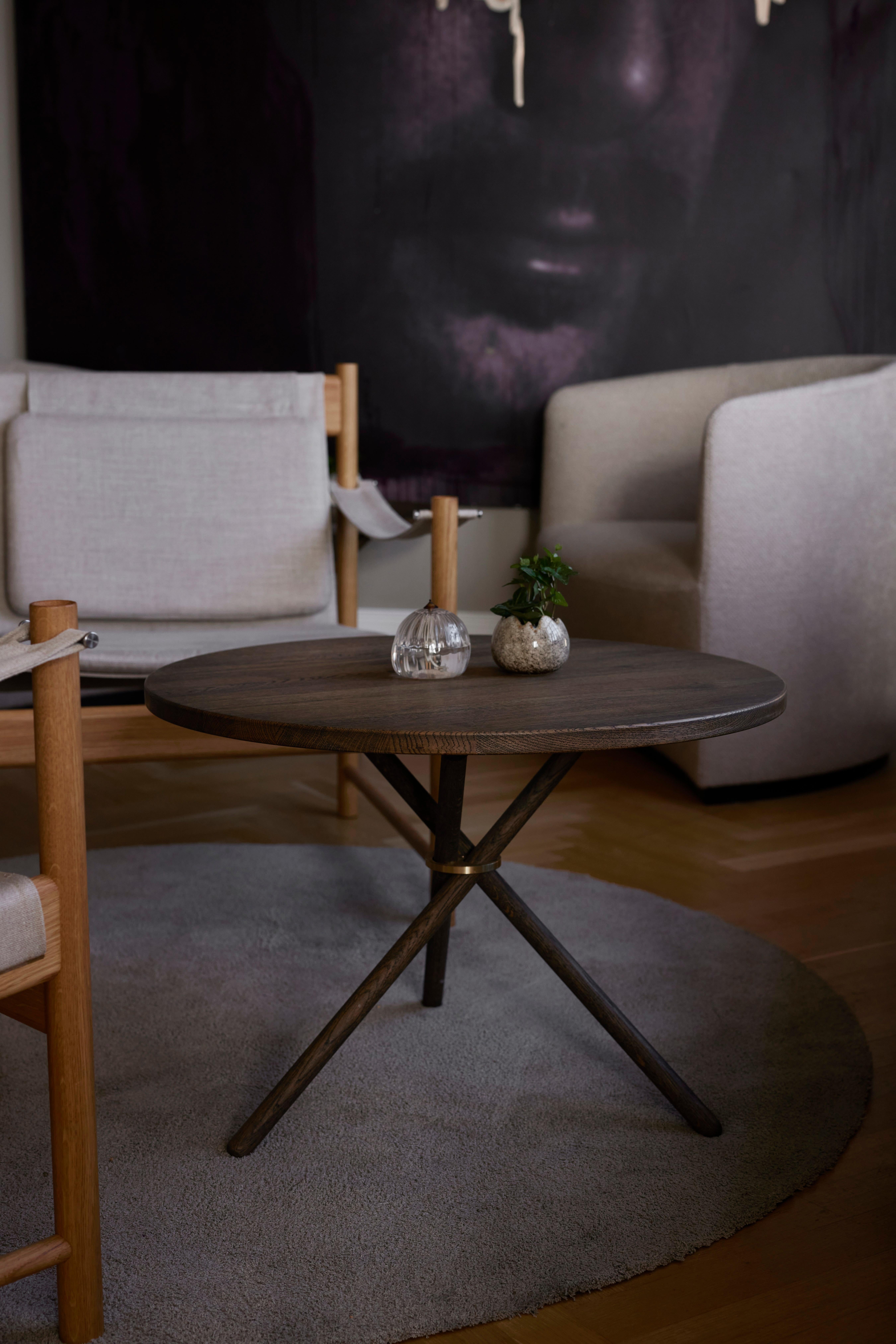 Mesa baja Daphne Roble Oscuro by Eberhart Furniture Siglo XXI y contemporáneo en venta