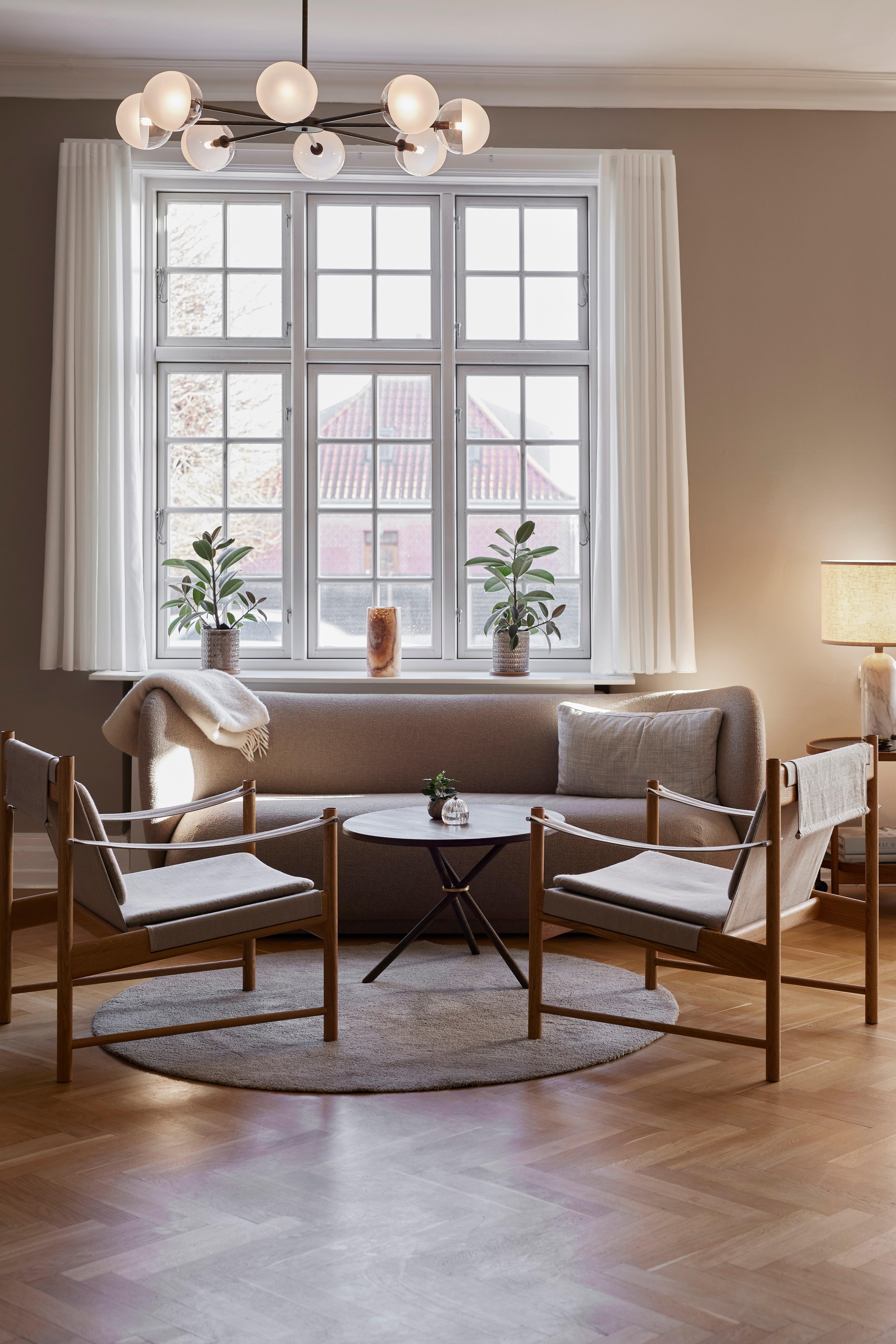 Mesa baja Daphne Roble Oscuro by Eberhart Furniture en venta 1