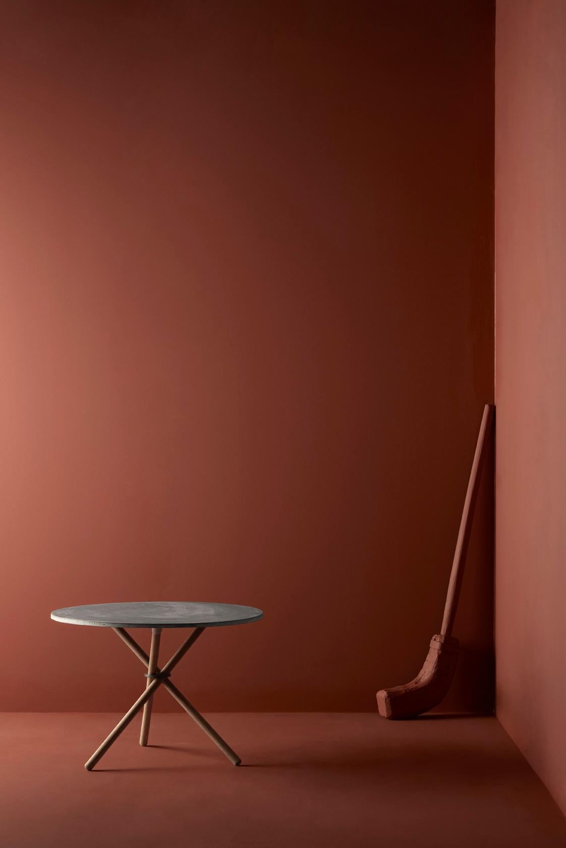 Mesa baja con tablero de hormigón claro y patas de roble claro Daphne by Eberhart Furniture
Dimensiones: P 65 x A 46 cm.
Materiales: Roble claro, hormigón claro, metal.

Disponible en otros acabados. Póngase en contacto con nosotros.

Daphne es una