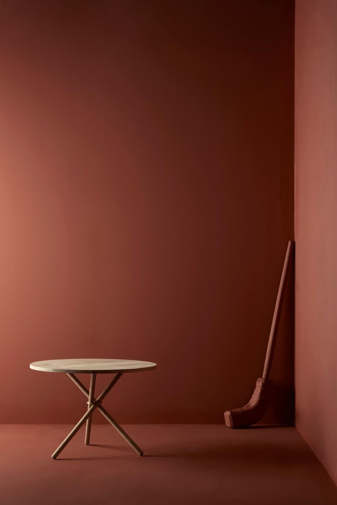 Daphne Couchtisch aus heller Eiche von Eberhart Furniture
Abmessungen: T 65 x H 46 cm.
MATERIALIEN: Helle Eiche, Metall.

Erhältlich in anderen Ausführungen. Bitte kontaktieren Sie uns.

Daphne ist ein schöner und moderner Couchtisch oder