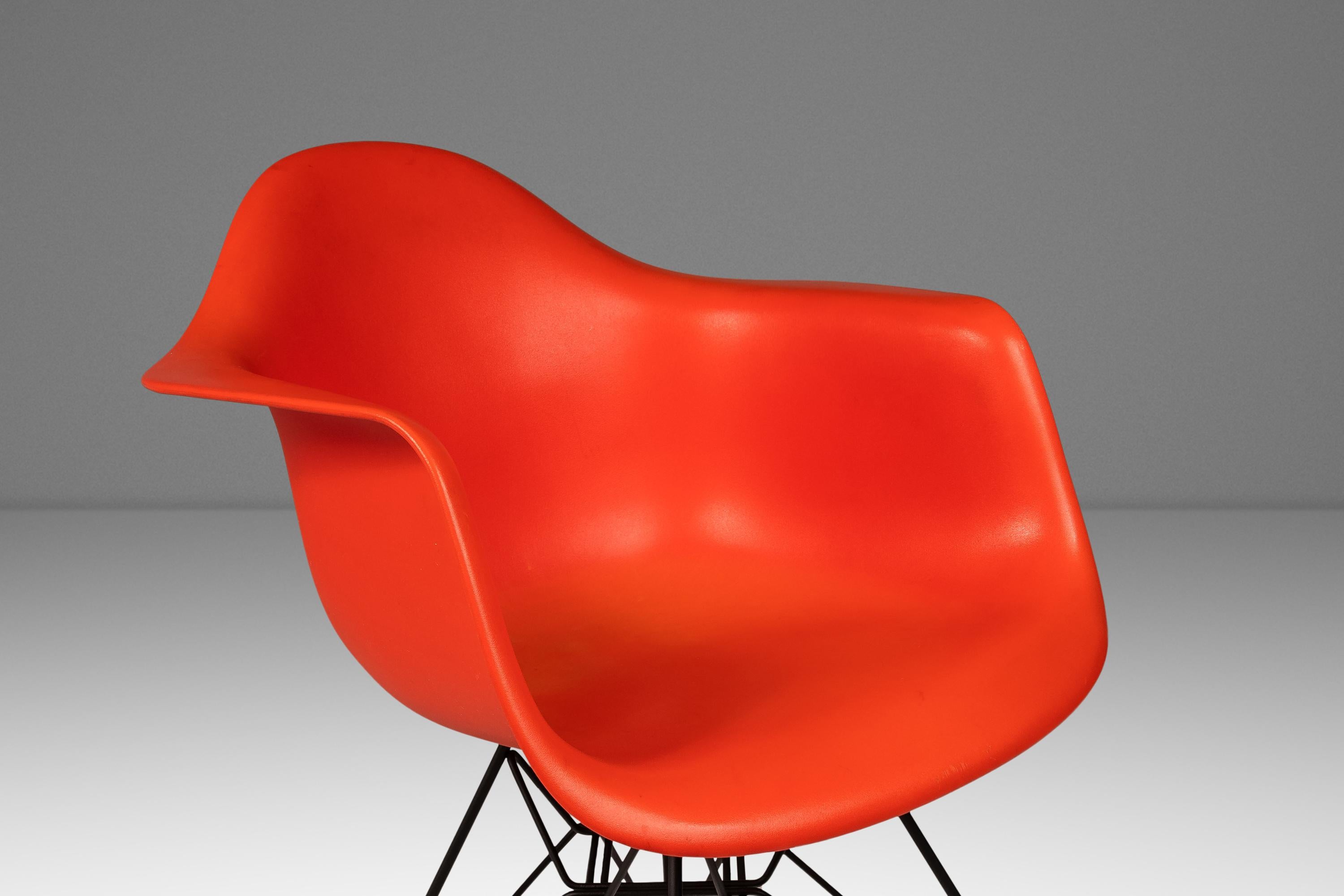DAR Eiffel Base Lounge Chair by Charles & Ray Eames for Herman Miller, USA, 2000 For Sale 6