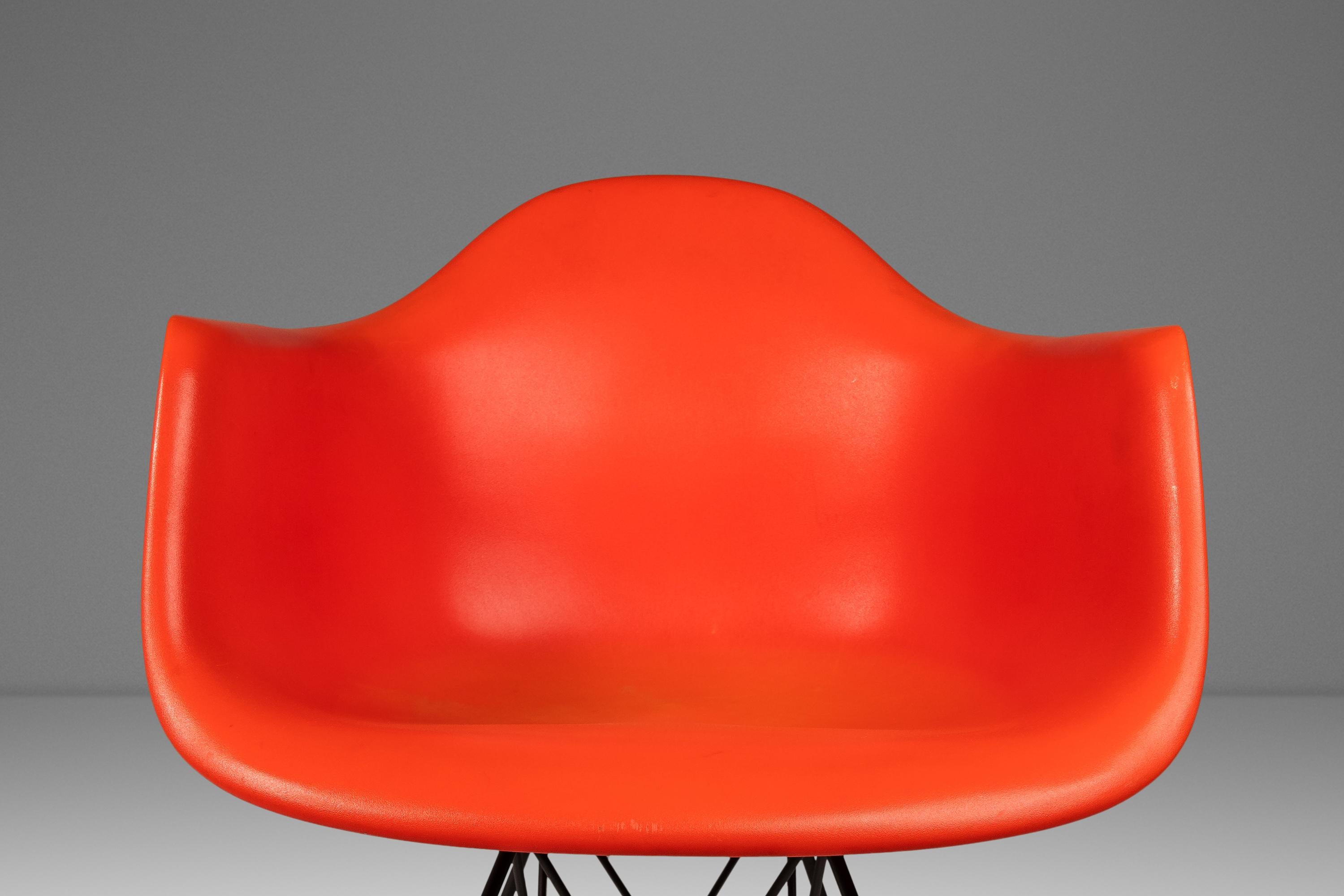 DAR Eiffel Base Lounge Chair by Charles & Ray Eames for Herman Miller, USA, 2000 For Sale 7
