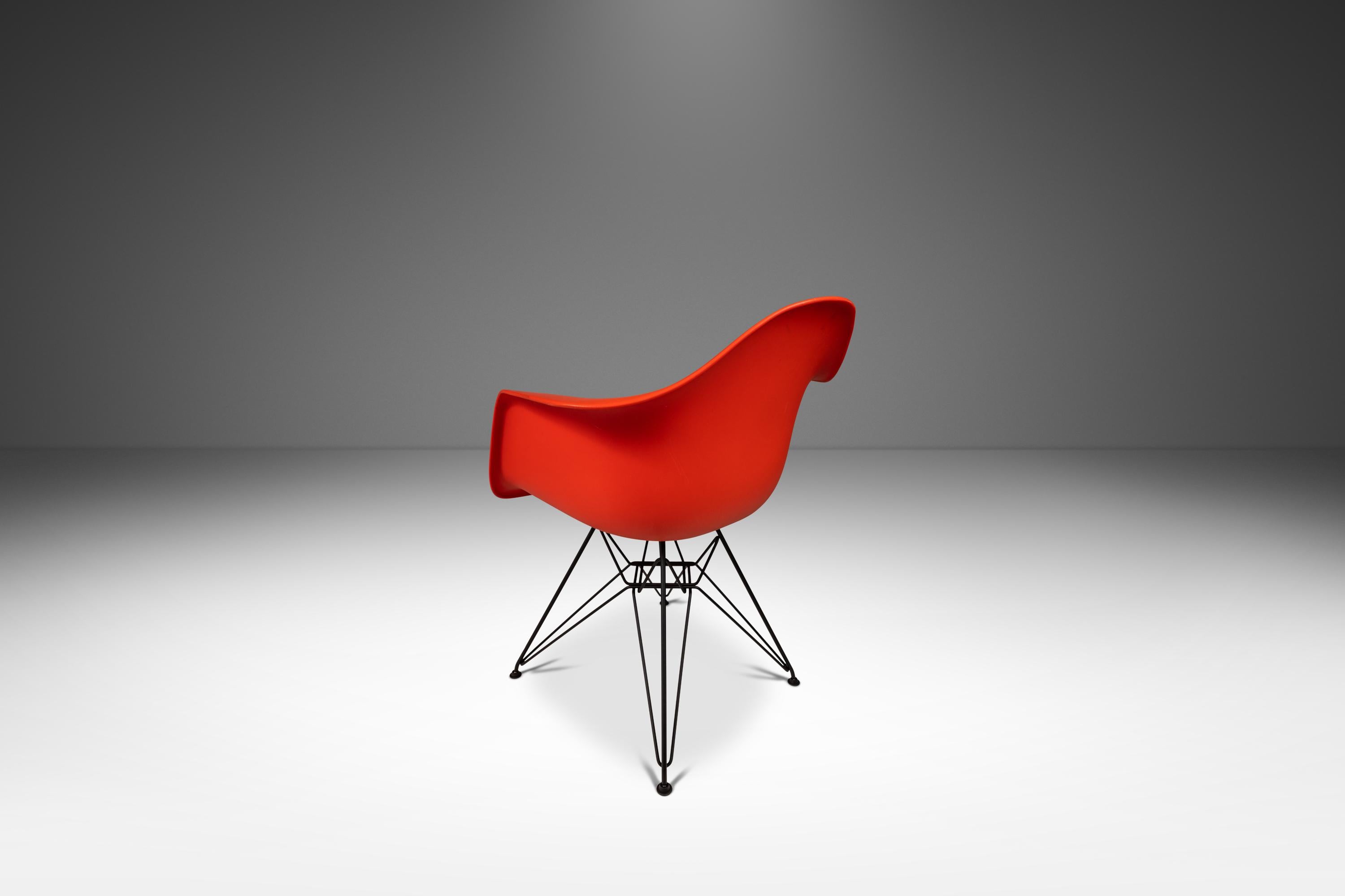 American DAR Eiffel Base Lounge Chair by Charles & Ray Eames for Herman Miller, USA, 2000 For Sale