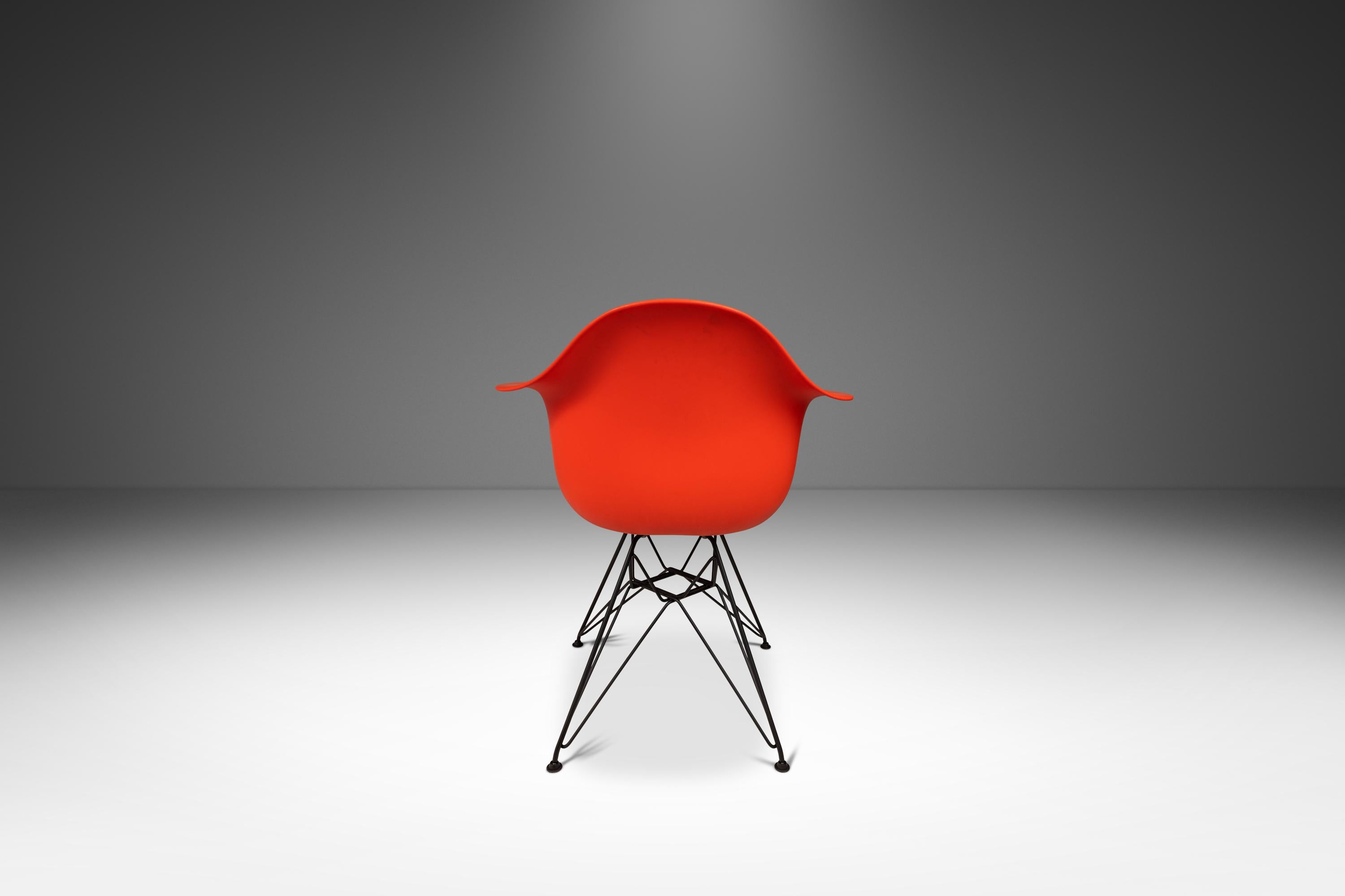 Mid-Century Modern DAR Eiffel Base Lounge Chair by Charles & Ray Eames for Herman Miller, USA, 2000