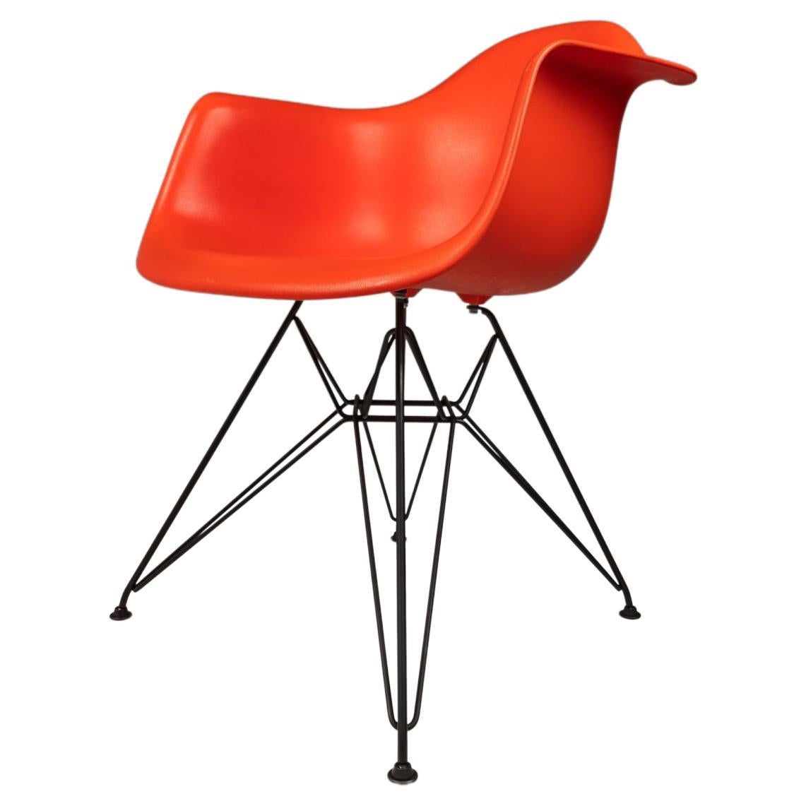 DAR Eiffel Base Lounge Chair by Charles & Ray Eames for Herman Miller, USA, 2000 For Sale