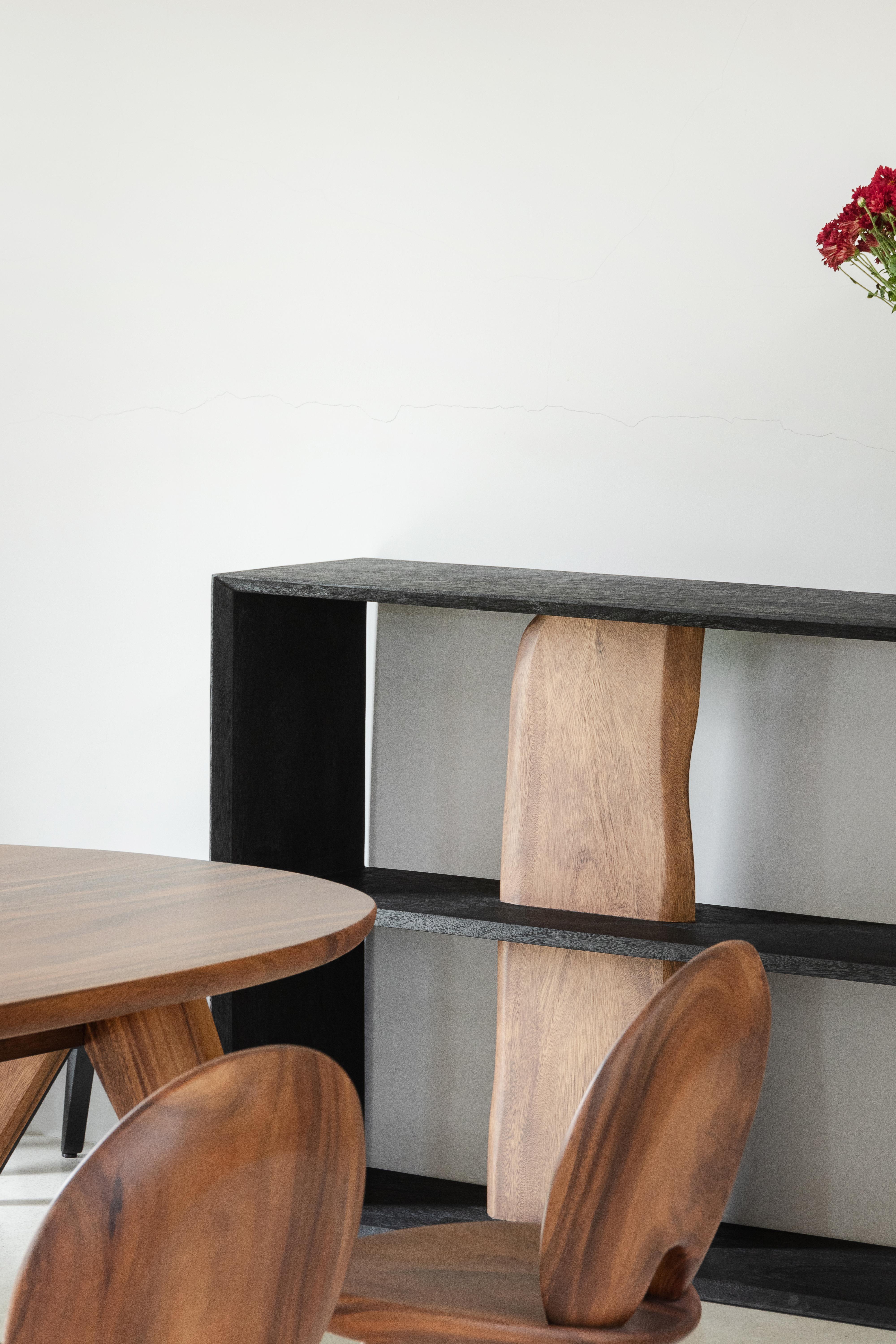 Horizontales Regal von Darakorn, Affen Pod-Holz (Naturplatte + schwarzer Holzkörper in Holzkohle) (Handgefertigt) im Angebot