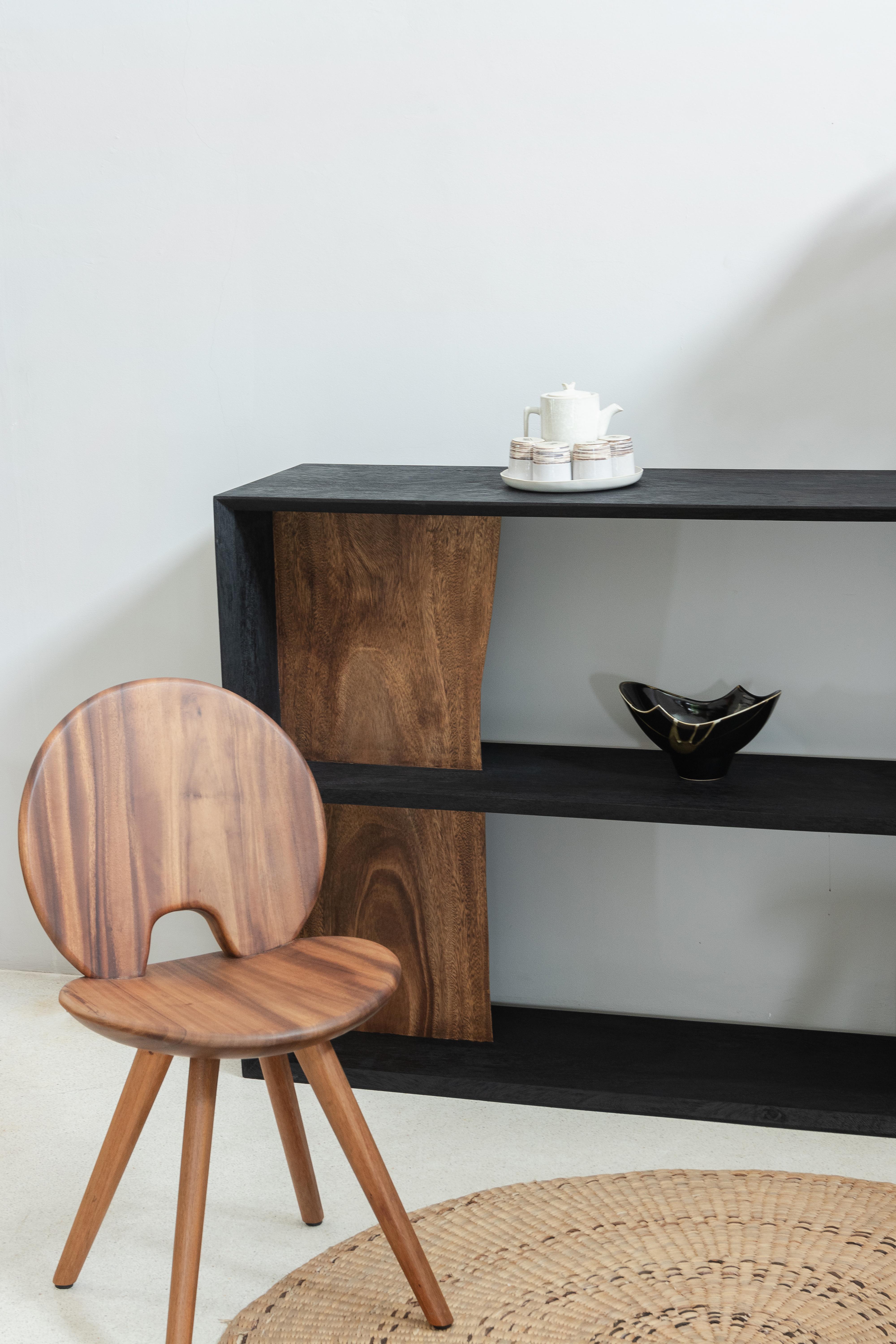 Horizontales Regal von Darakorn, Affen Pod-Holz (Naturplatte + schwarzer Holzkörper in Holzkohle) im Zustand „Neu“ im Angebot in Chiangmai, TH