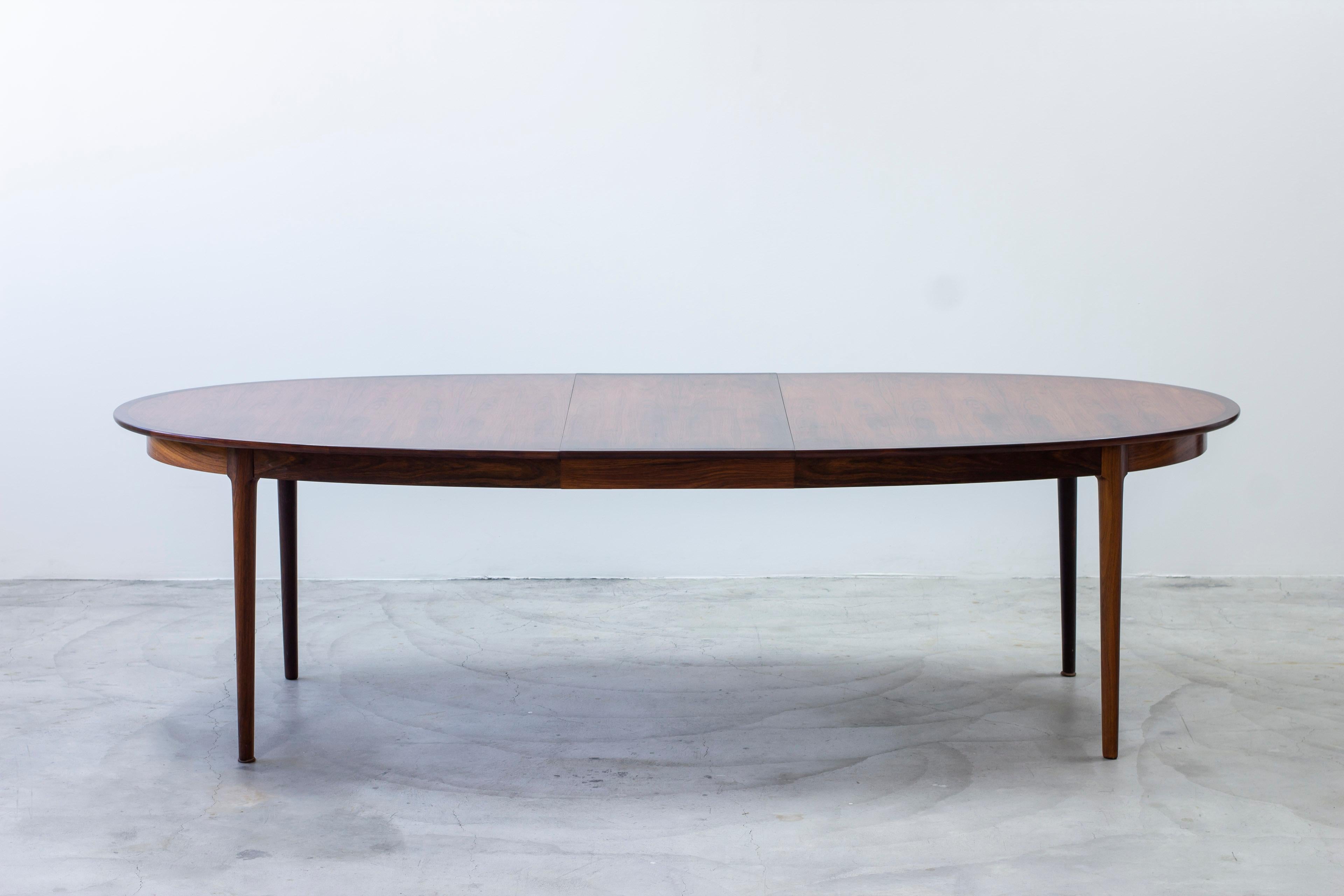 Dining table model 