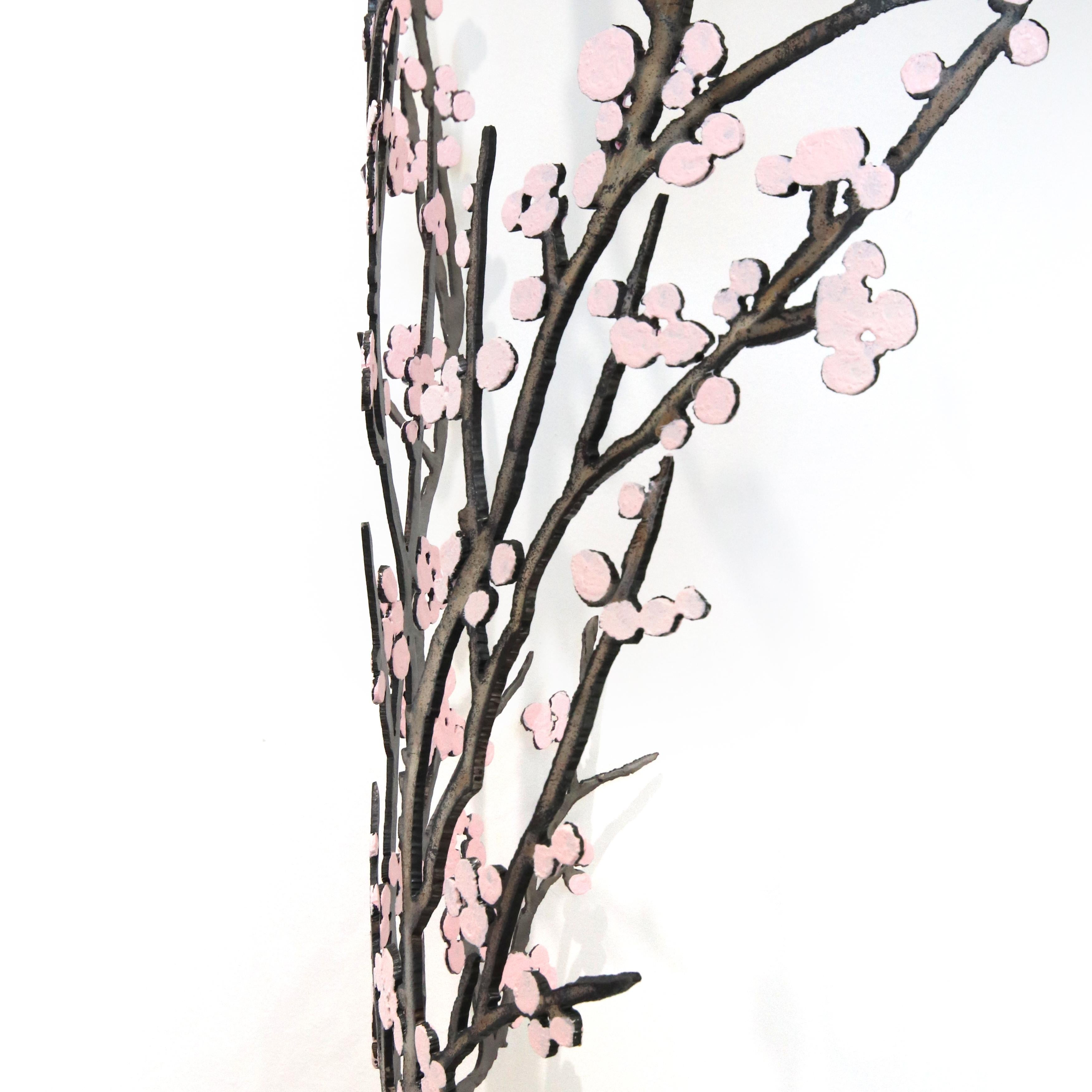 Strength and Beauty  Grande sculpture d'intérieur en acier avec fleurs roses - Contemporain Sculpture par D'Arcy Bellamy