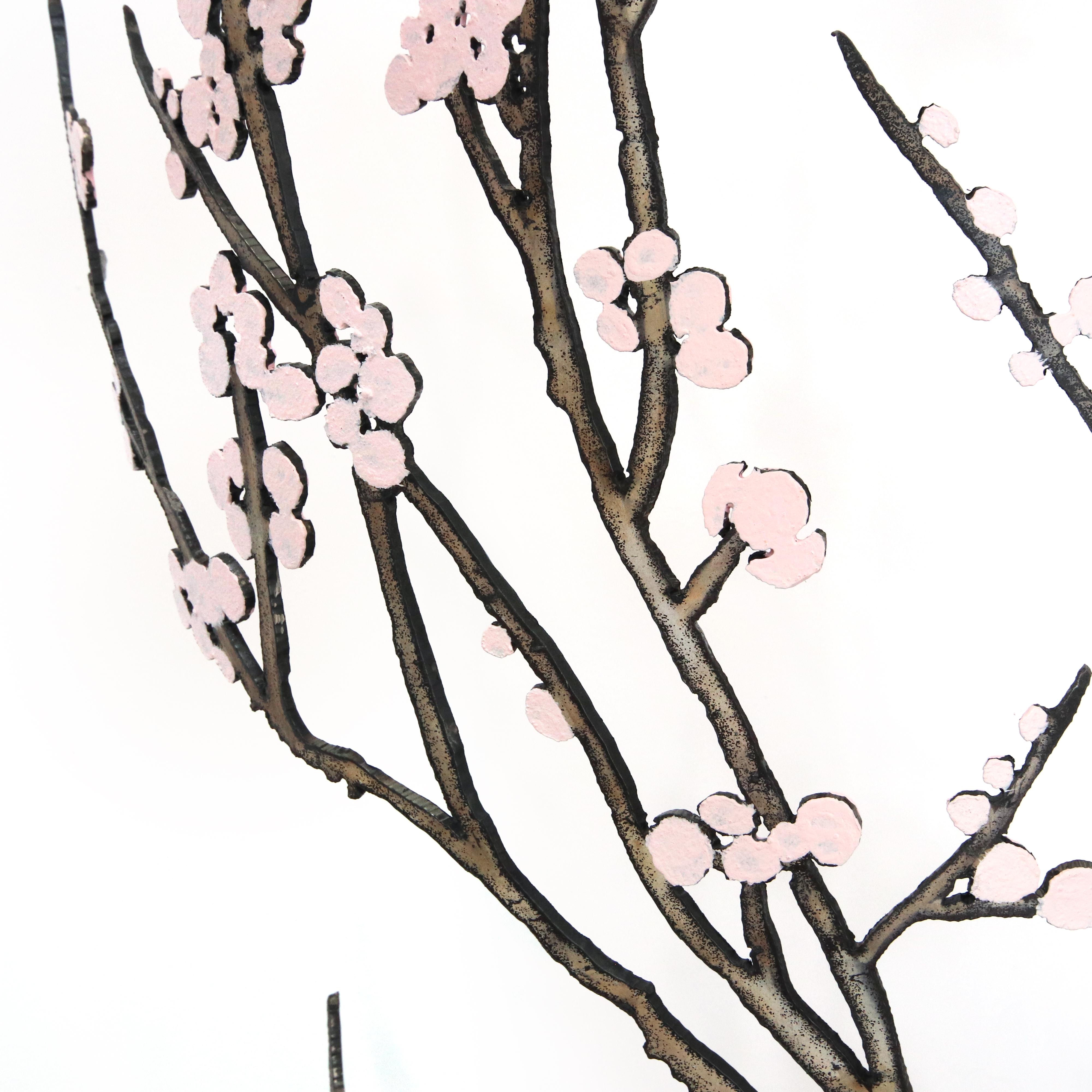Strength and Beauty  Grande sculpture d'intérieur en acier avec fleurs roses en vente 3