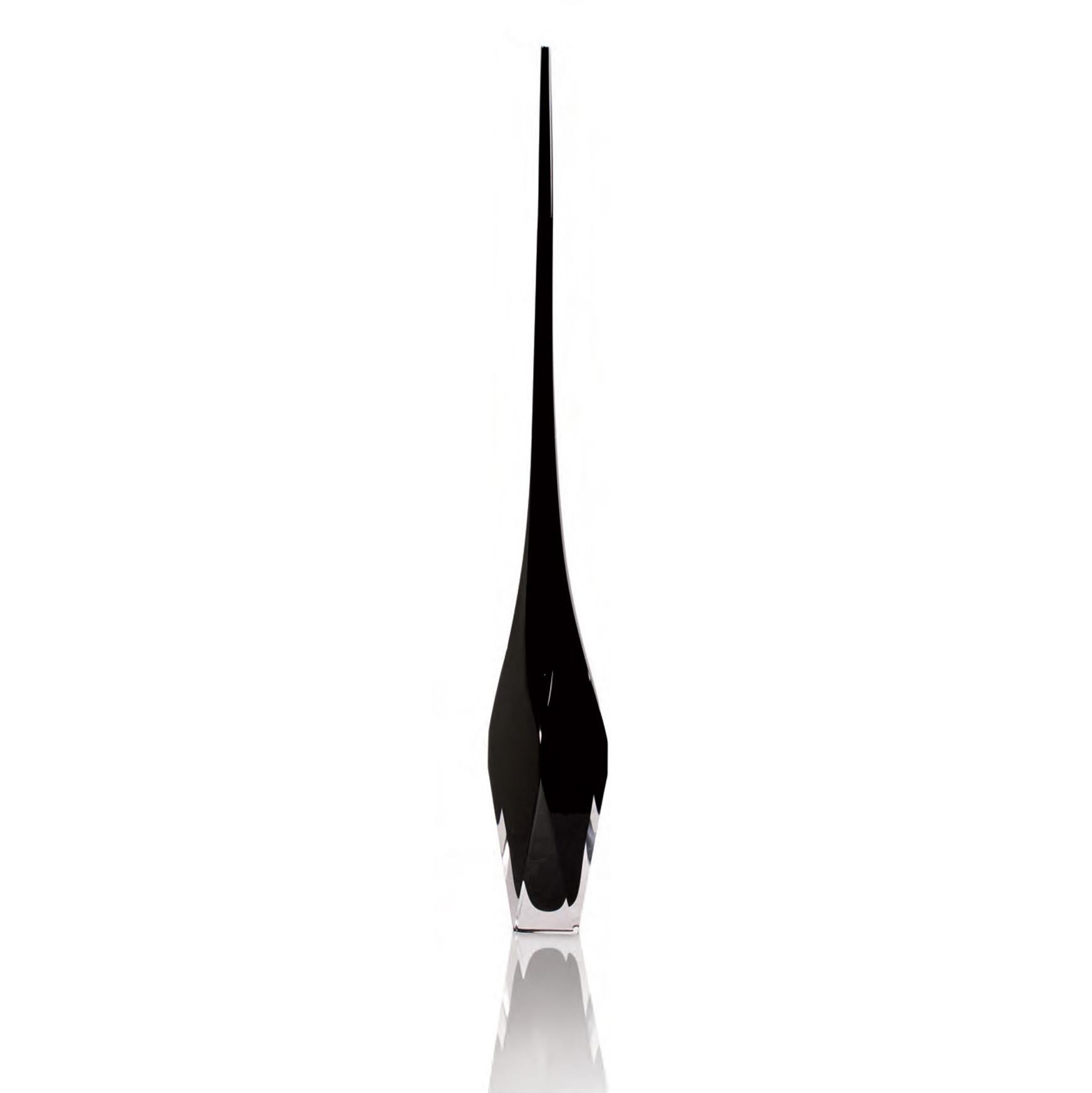 Dardi Murano Glass Vase is an authentic piece of Murano craftsmanship that blends elegance with modern design. Created by renowned glassmaker Roberto Beltrami and his team, each vase is a masterpiece, meticulously crafted to perfection.

The Dardi