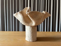 DARE FORMA ALLA TERRA/ SANTORINI (GR). Vaso con terra e sabbia di ferro