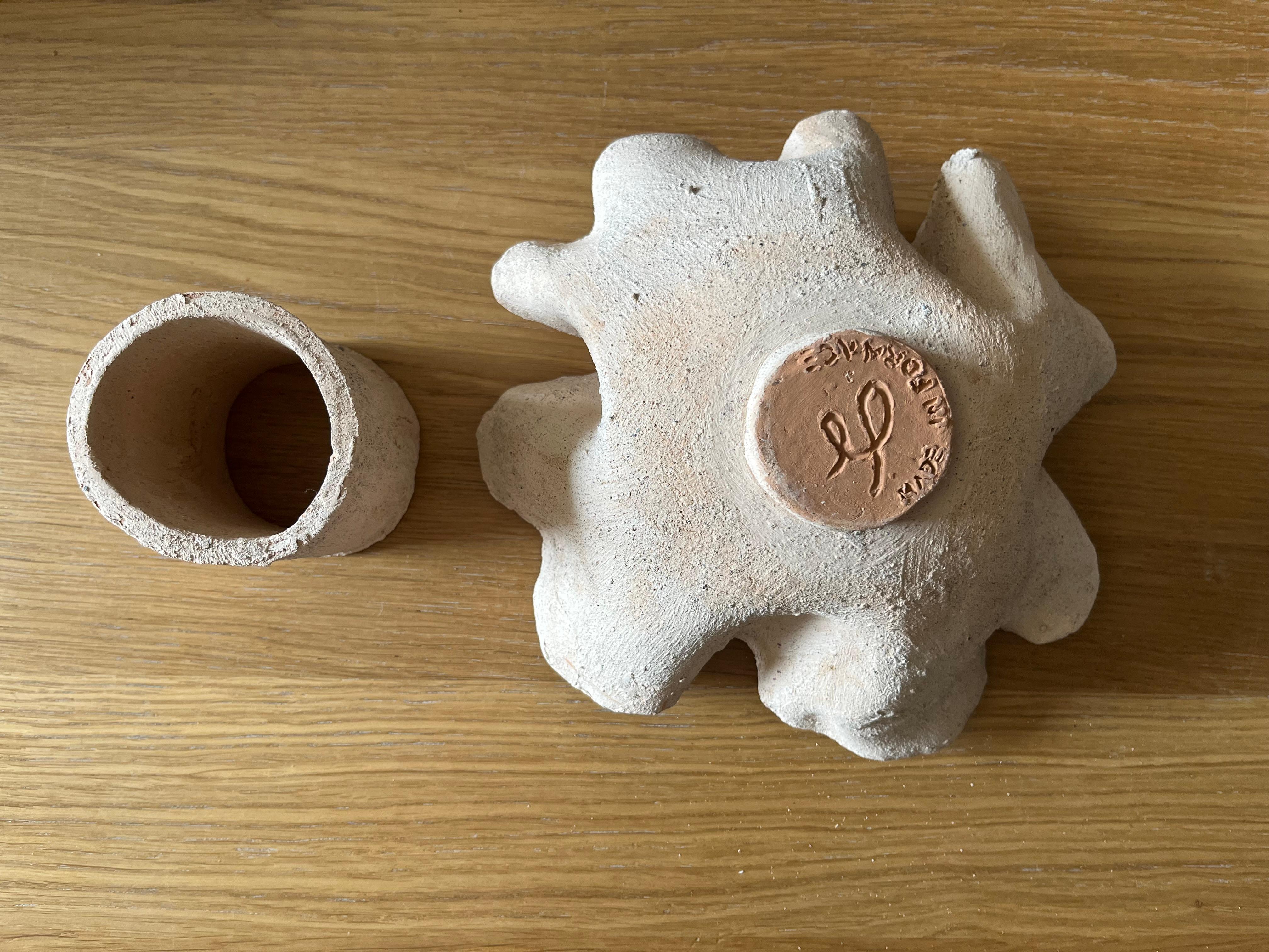 Hand-Crafted DARE FORMA ALLA TERRA/ SANTORINI (GR). Vaso con terra e sabbia di ferro For Sale