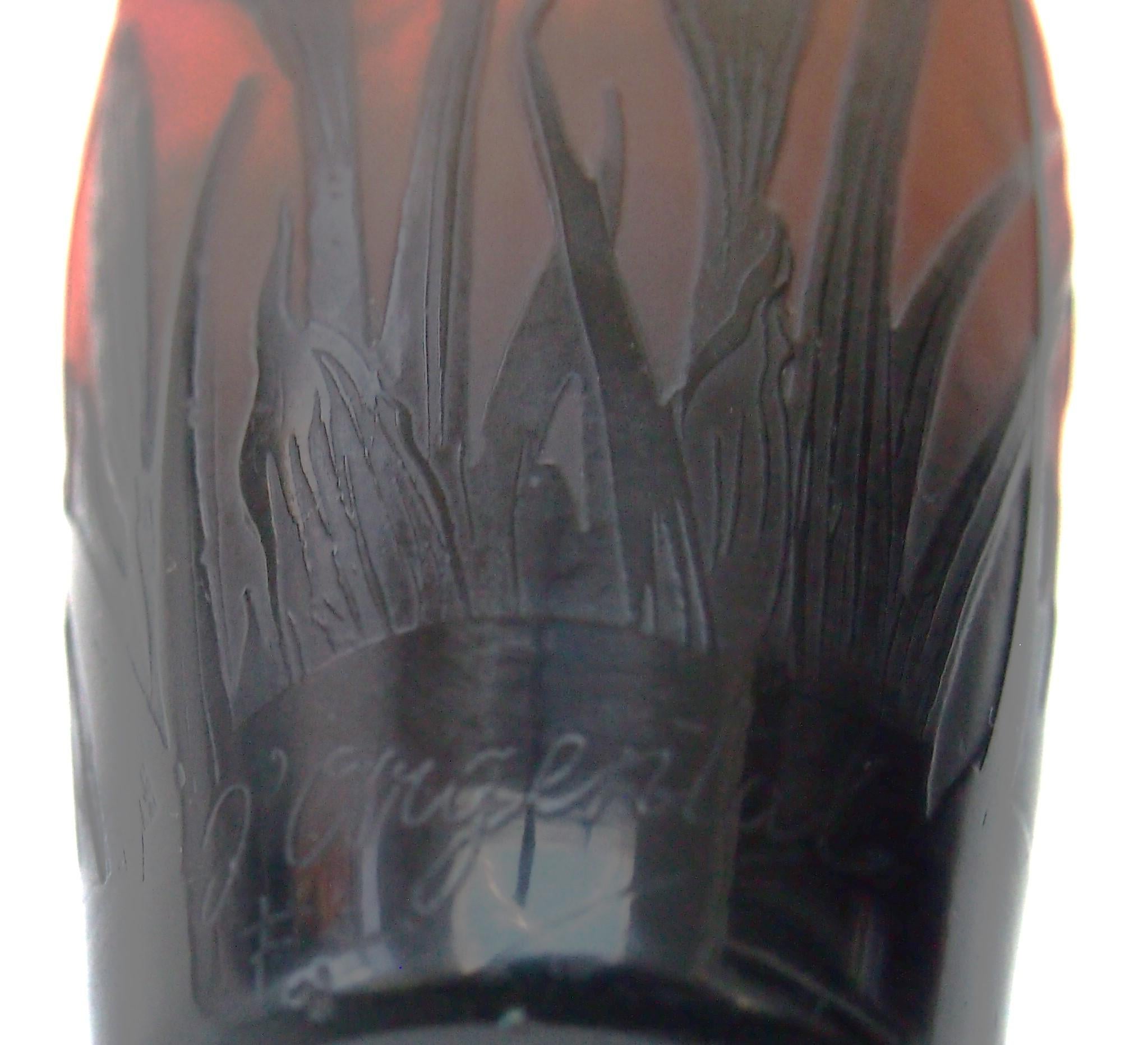 Vaso in vetro D'argental Crocus Cameo realizzato da Paul Nicolas per St. Louis In condizioni buone in vendita a Worcester Park, GB