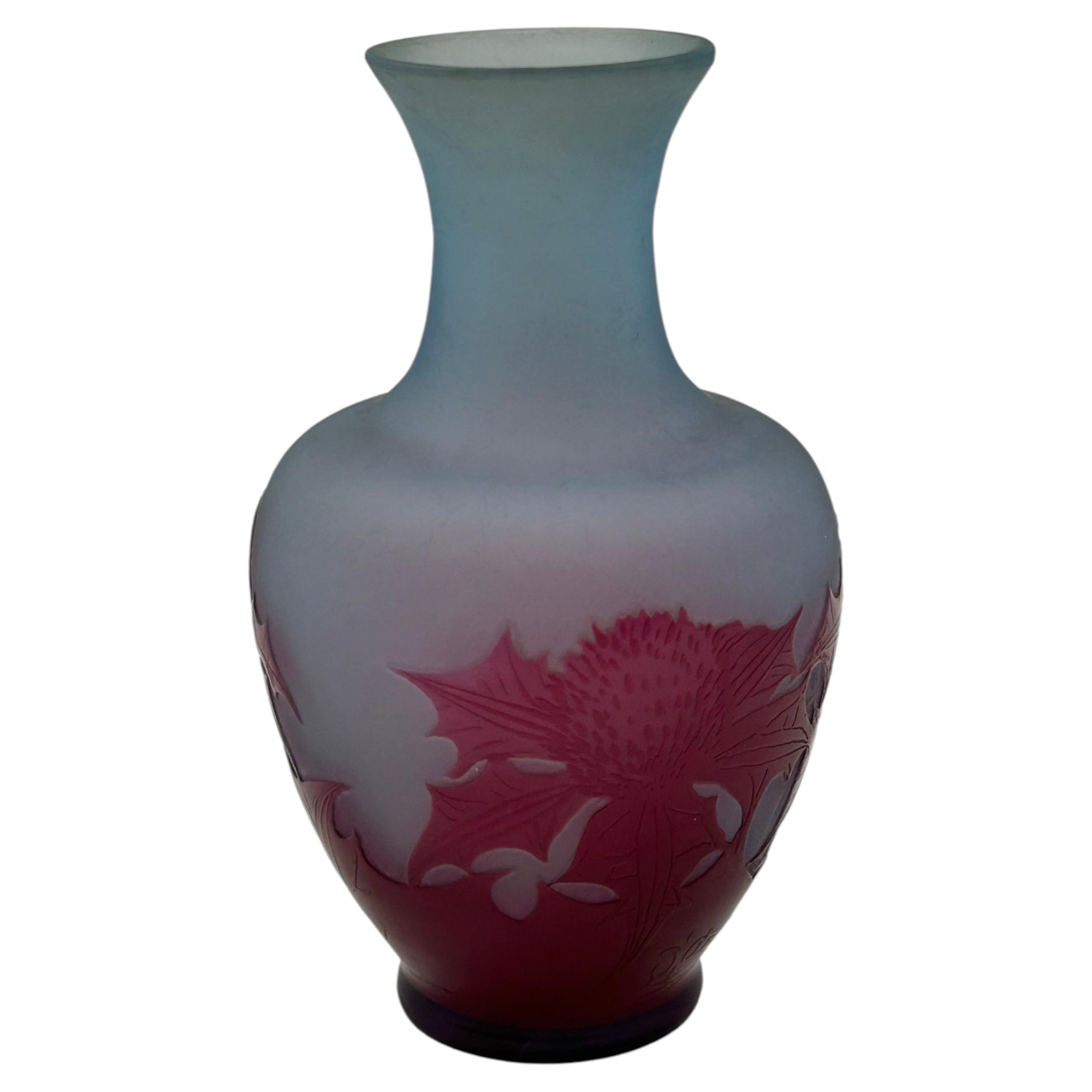 Vaso in vetro con cammeo in stile Art Nouveau francese di D'argental, con decorazione a cardo