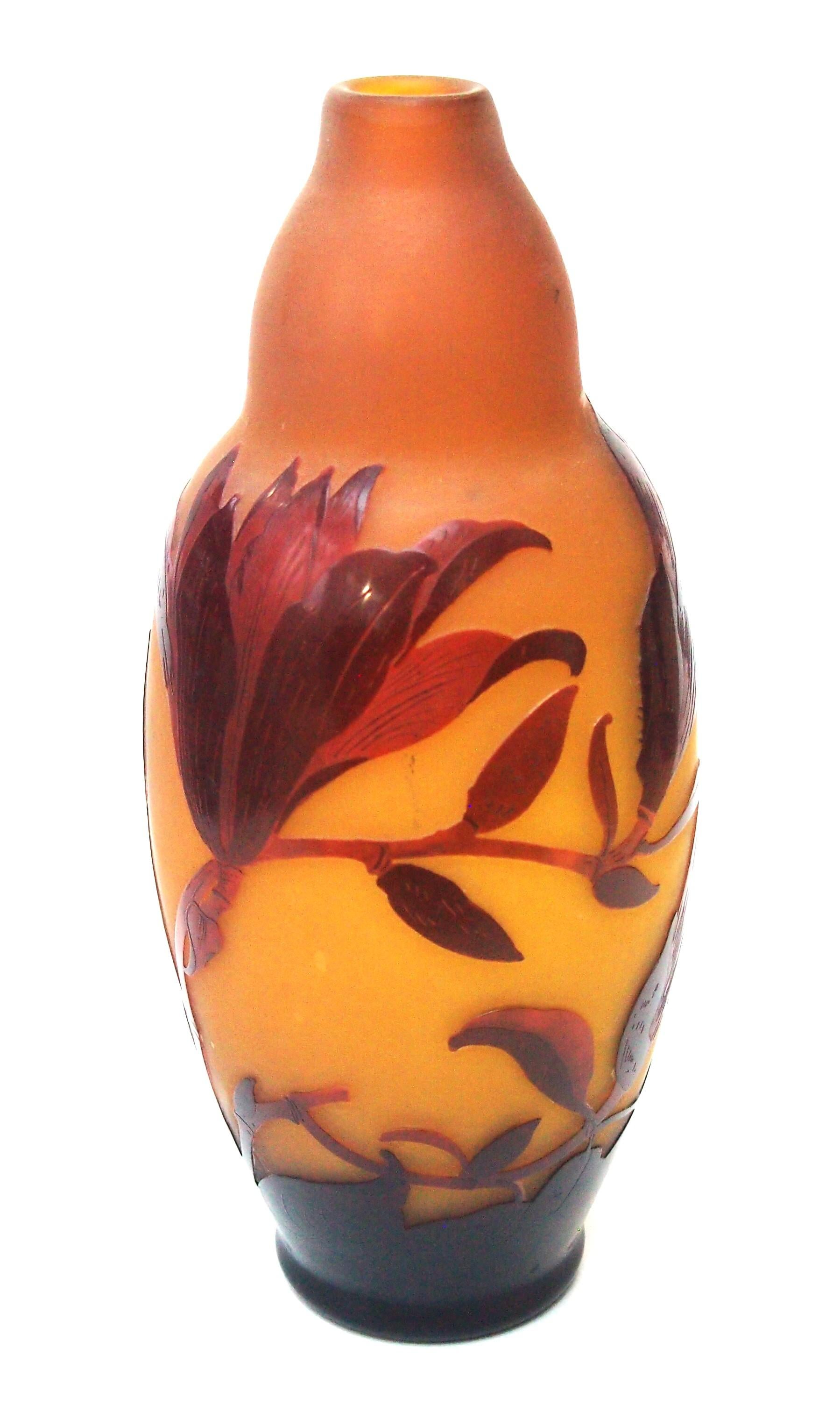 Jarrón de cristal camafeo D'argental Magnolia realizado por Paul Nicolas para St Louis Art Decó en venta