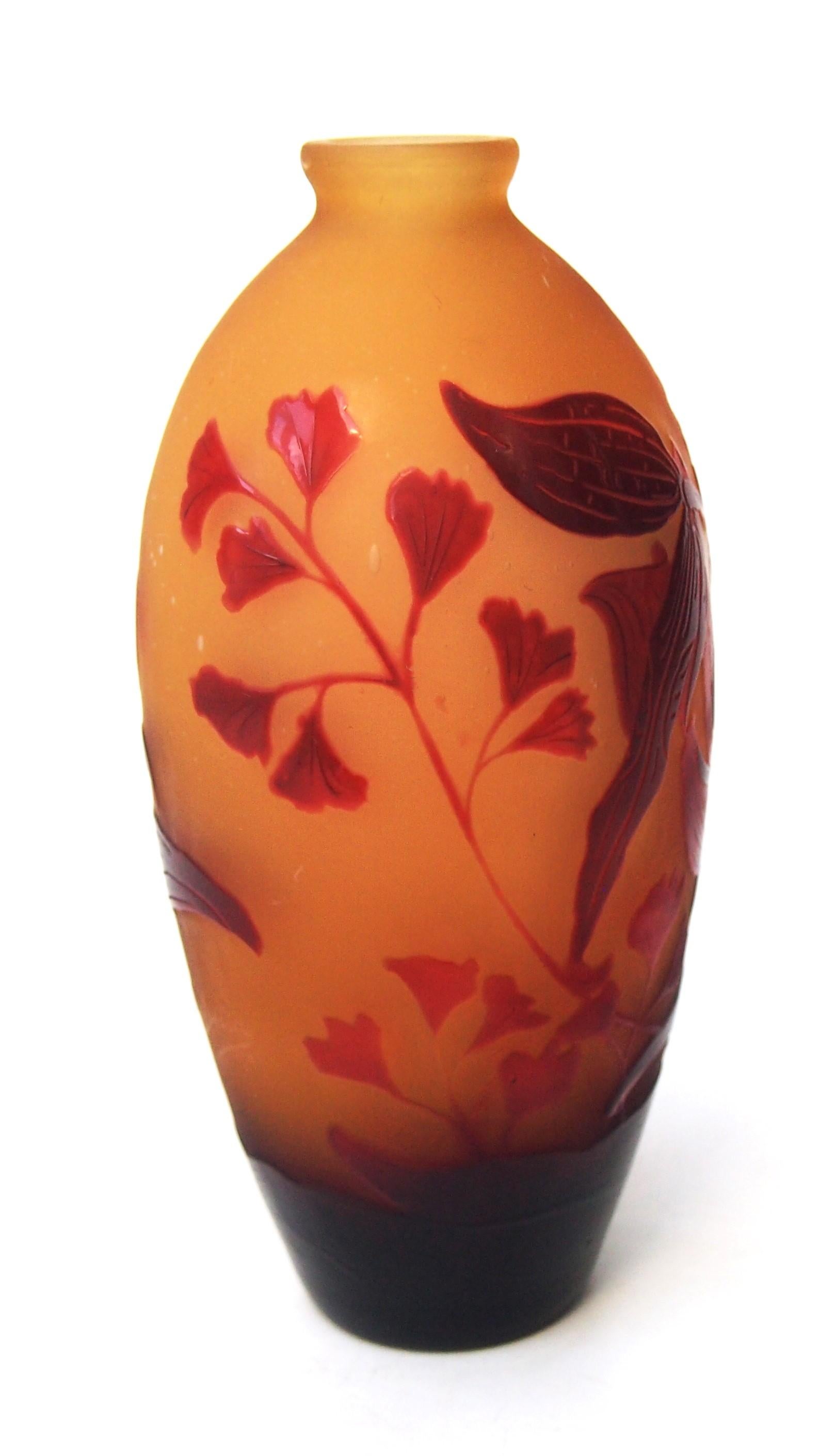 Jarrón de cristal camafeo D'argental Orchid realizado por Paul Nicolas para St Louis Art Decó en venta